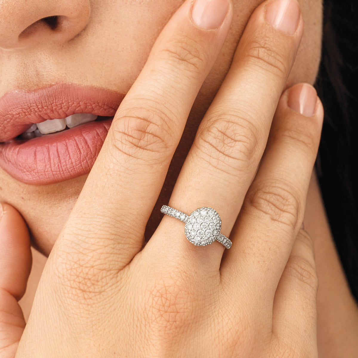 Gold ring with diamonds