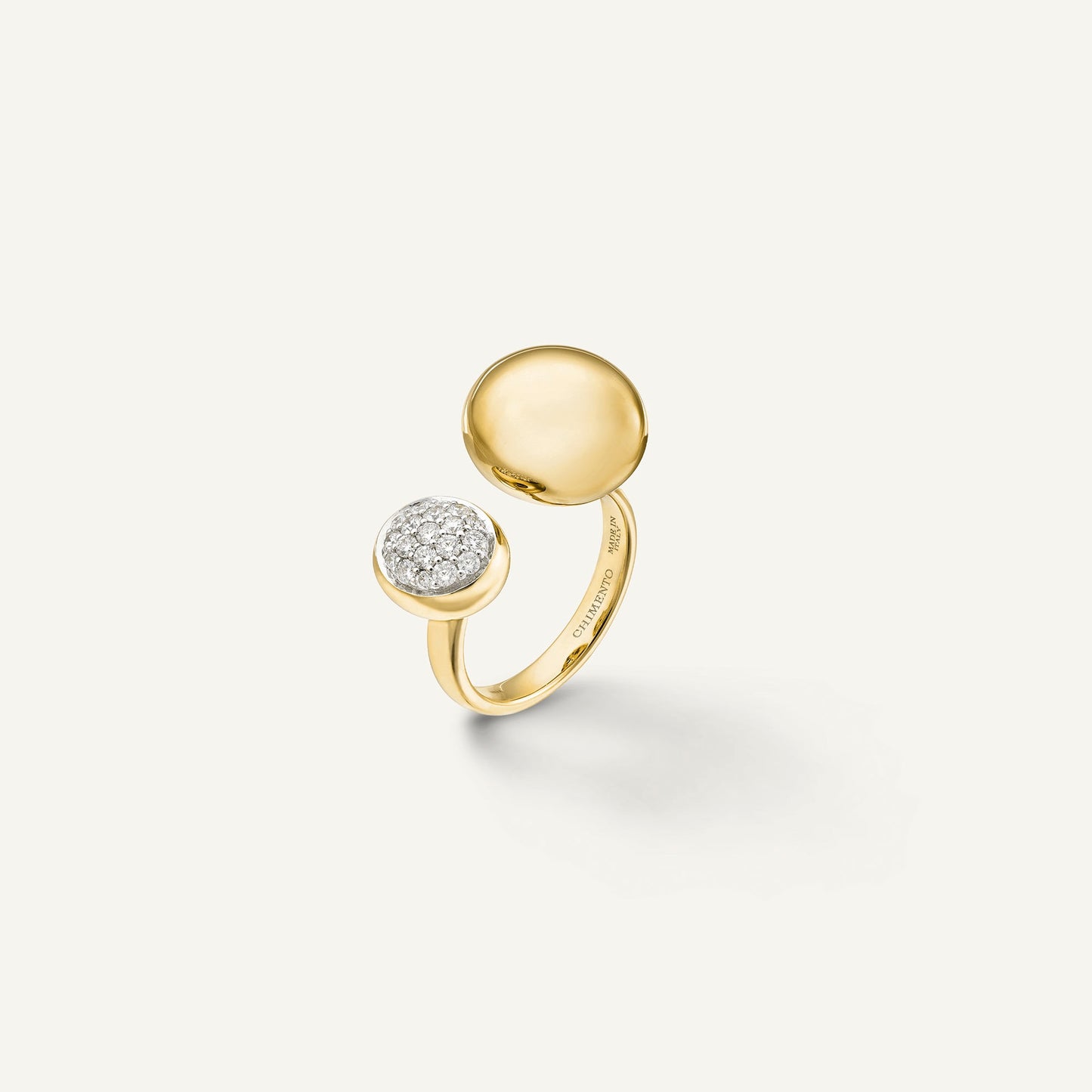 Gold ring with diamonds