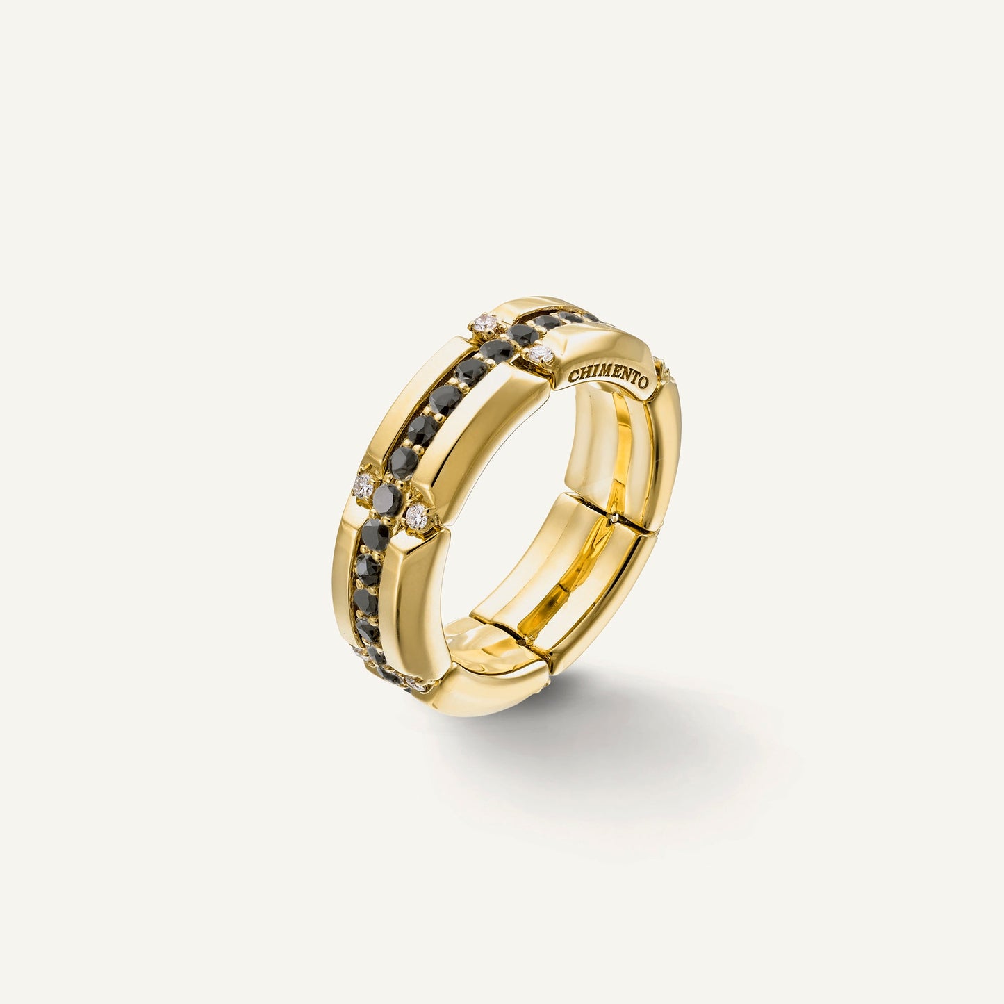 Anello in oro con diamanti e gemme colorate