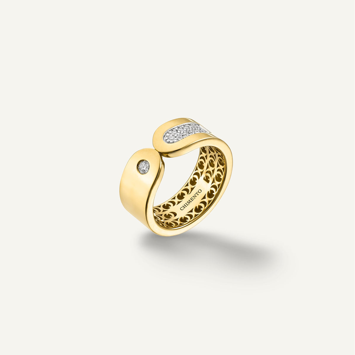 Gold ring with diamonds