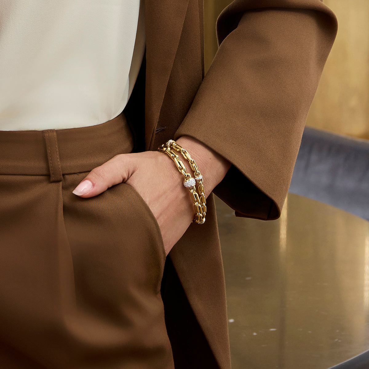 Gold bracelet with diamonds