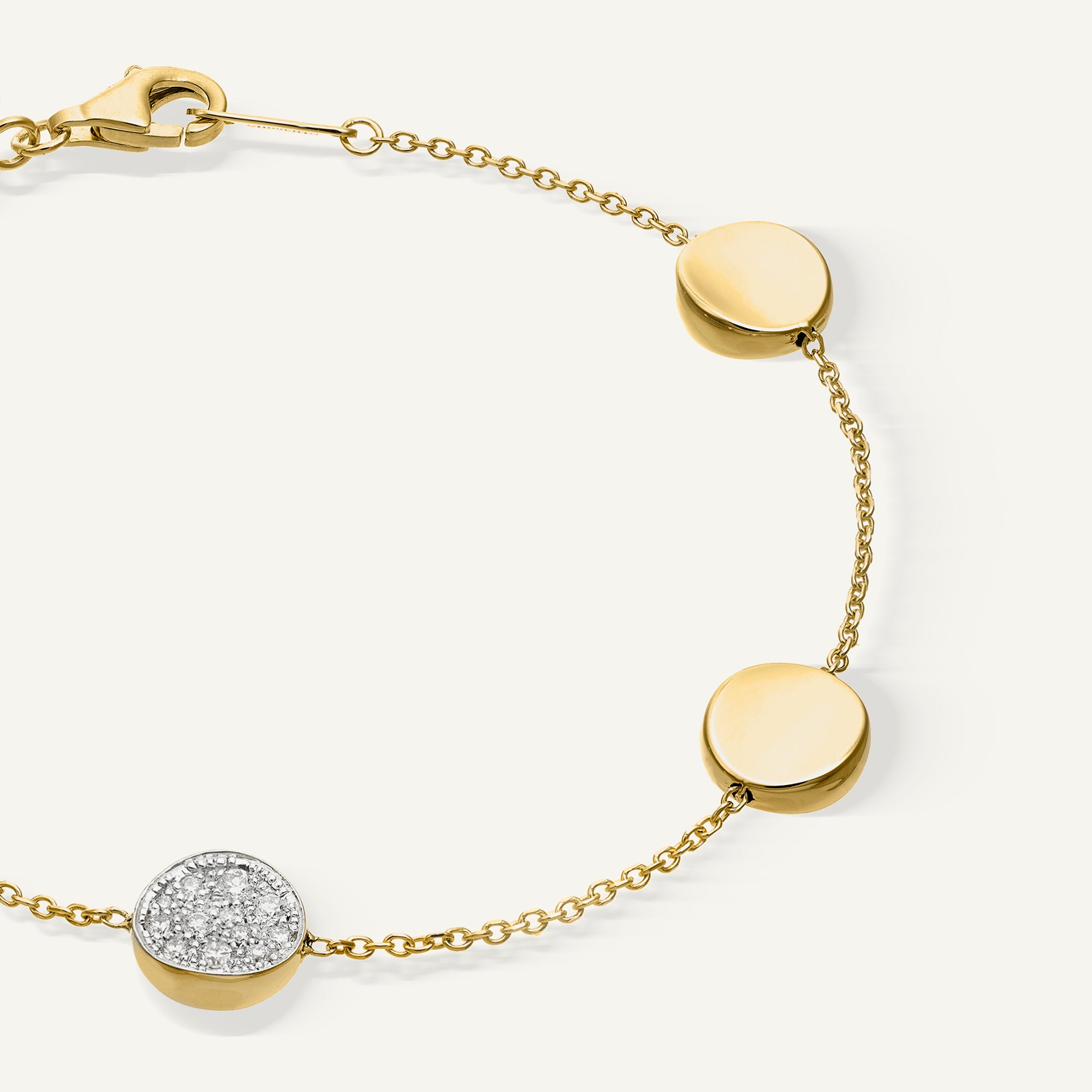 Gold bracelet with diamonds
