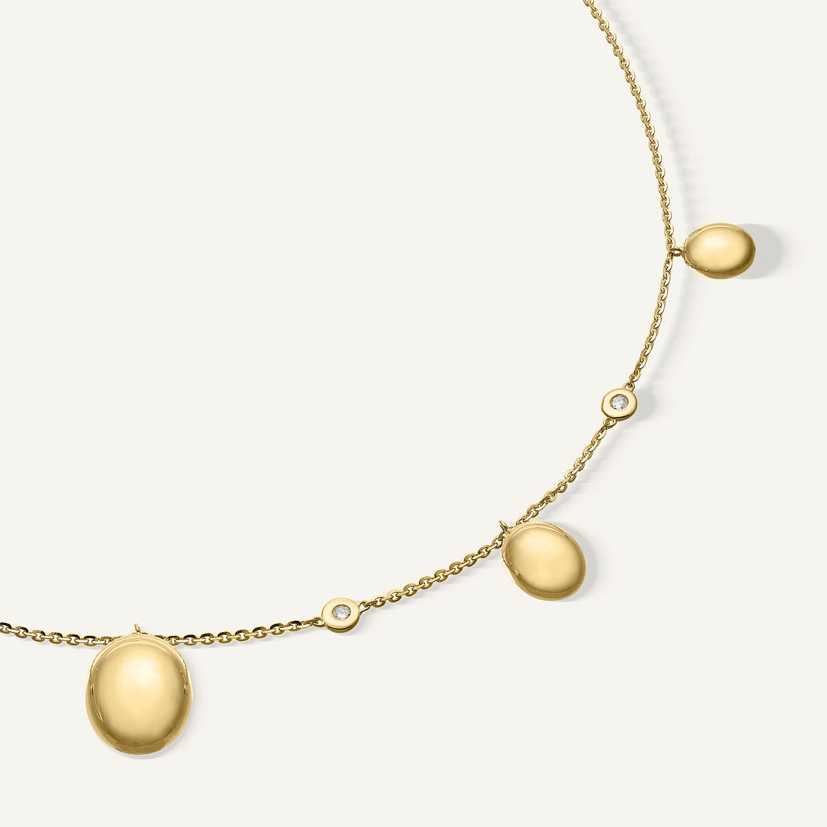 Gold necklace with diamonds