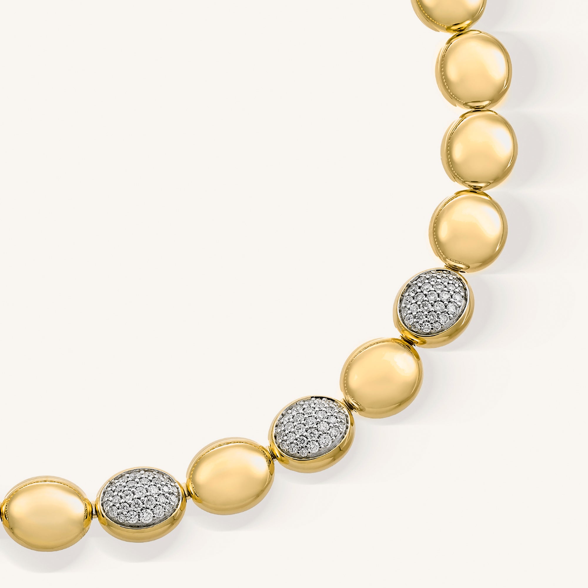 Gold necklace with diamonds