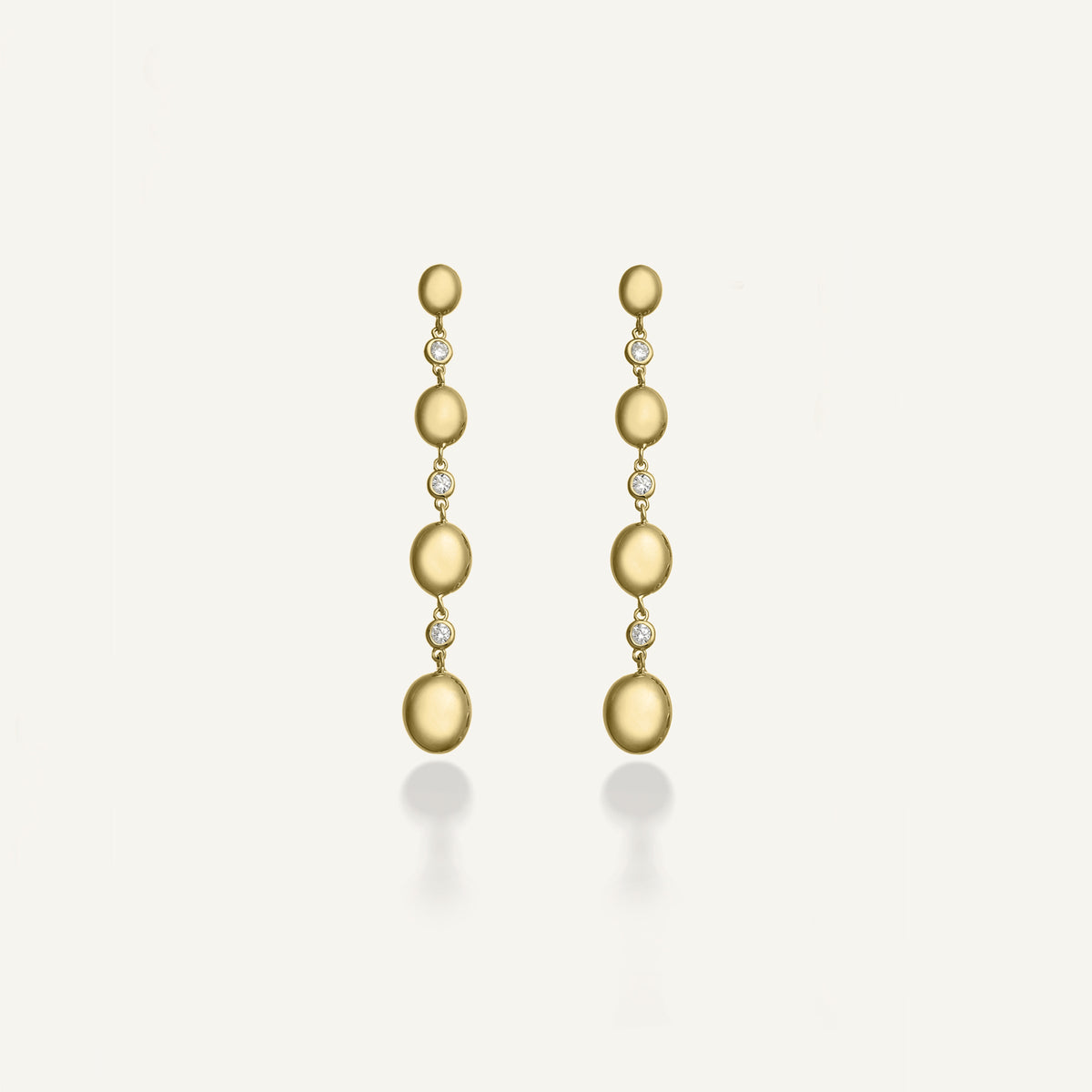 Gold earrings with diamonds