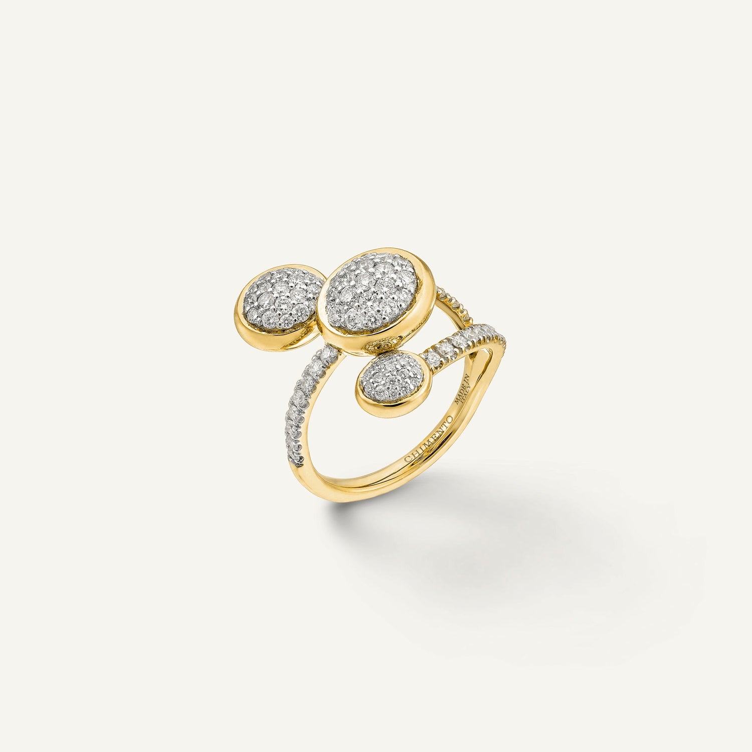 Gold ring with diamonds