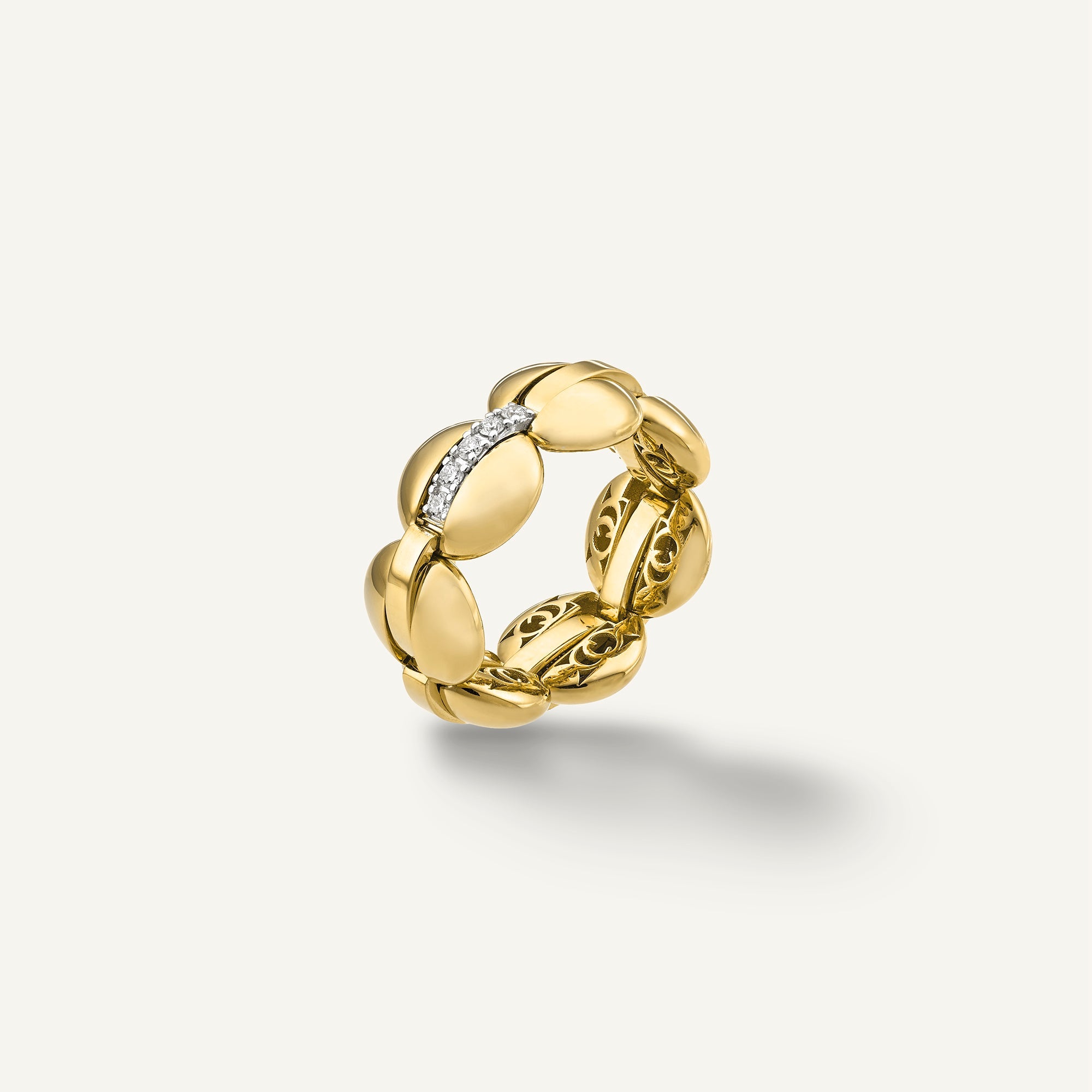 Gold ring with diamonds
