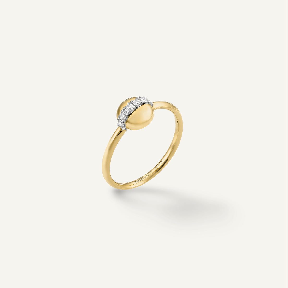 Gold ring with diamonds
