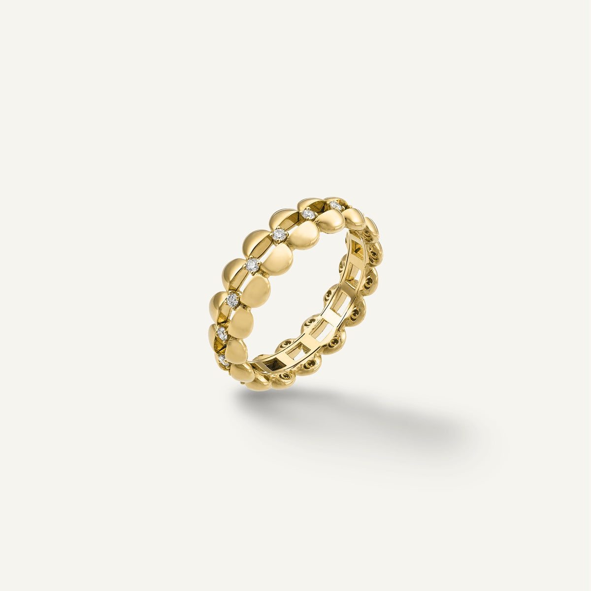 Gold ring with diamonds