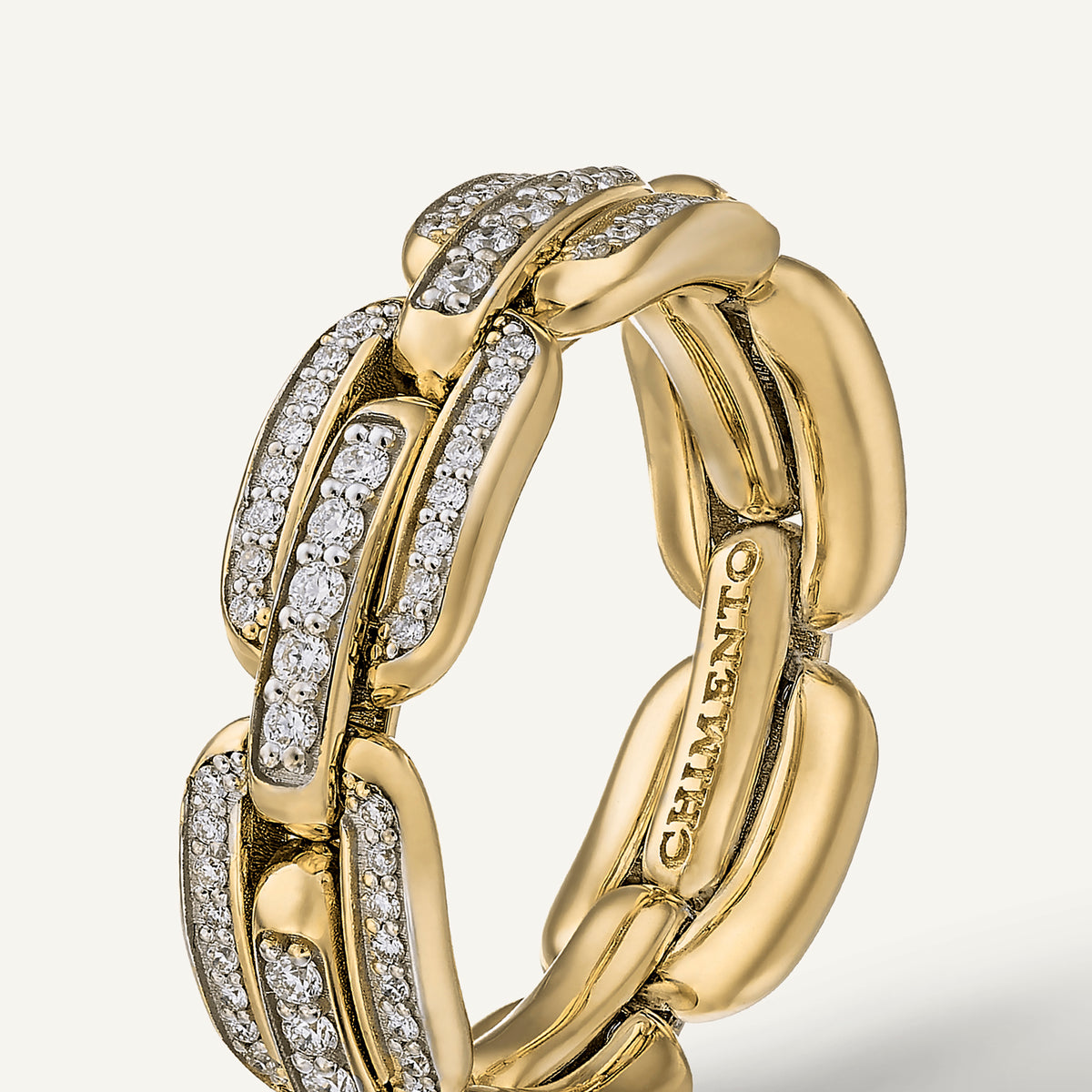 Gold ring with diamonds