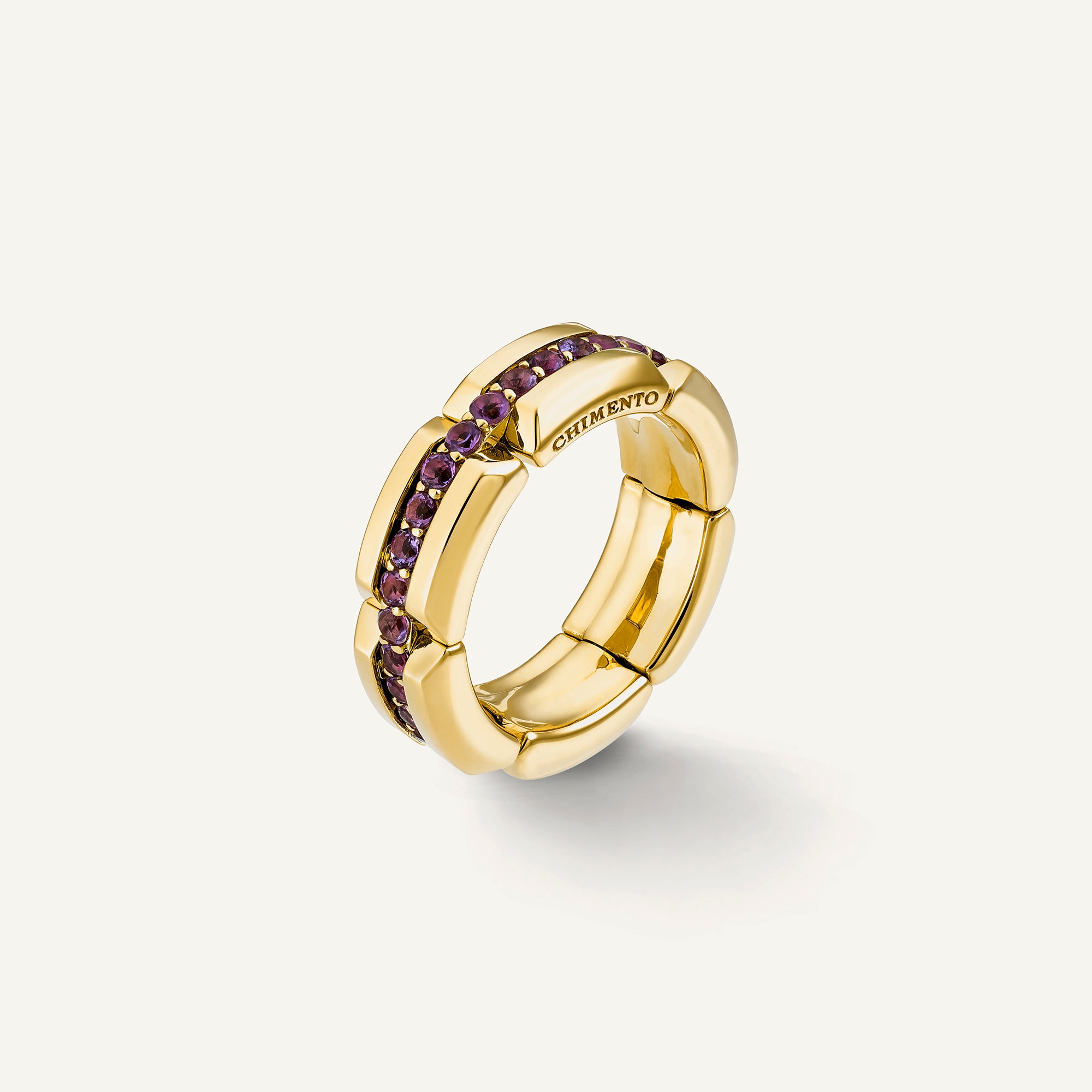 Anello in oro con gemme colorate