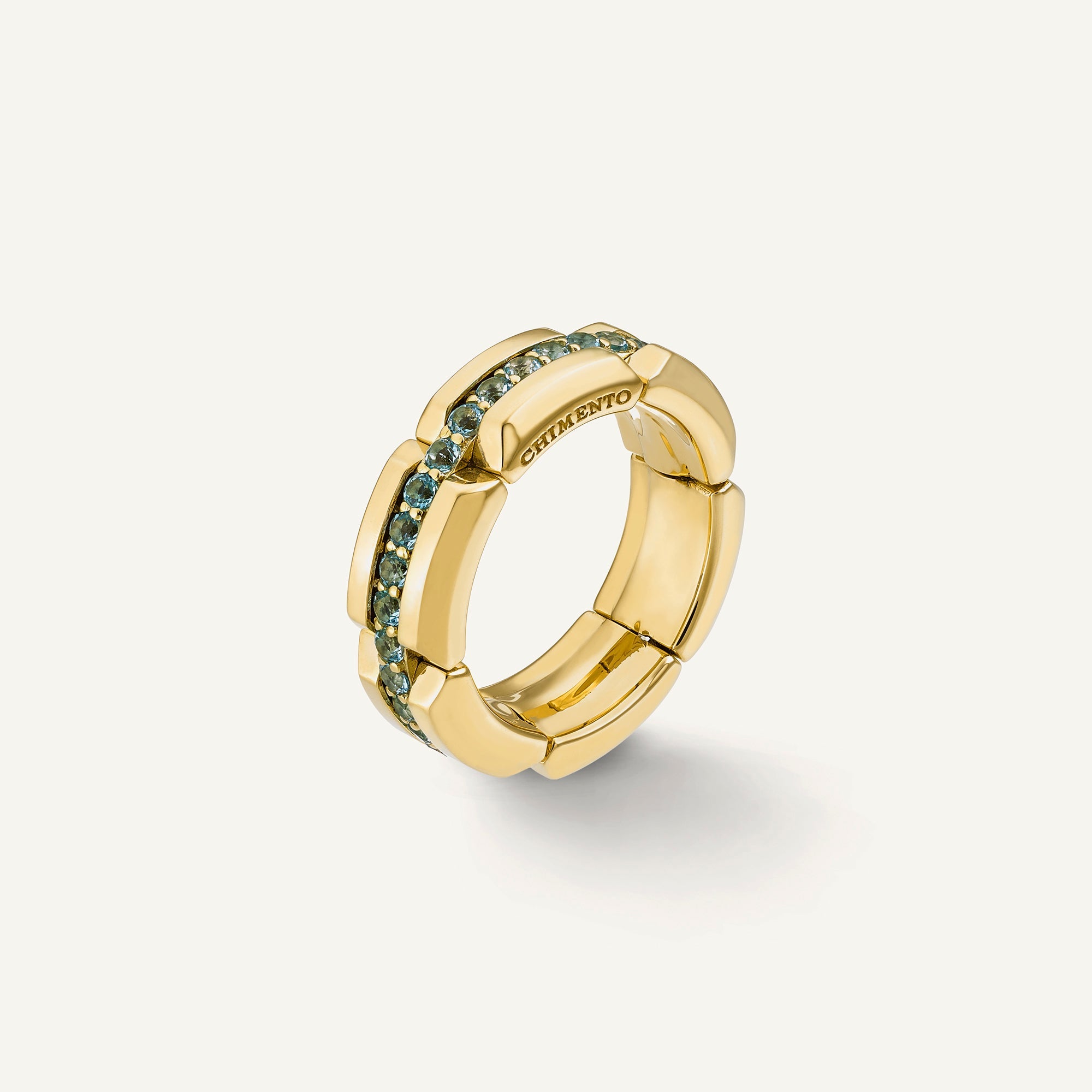 Anello in oro con gemme colorate
