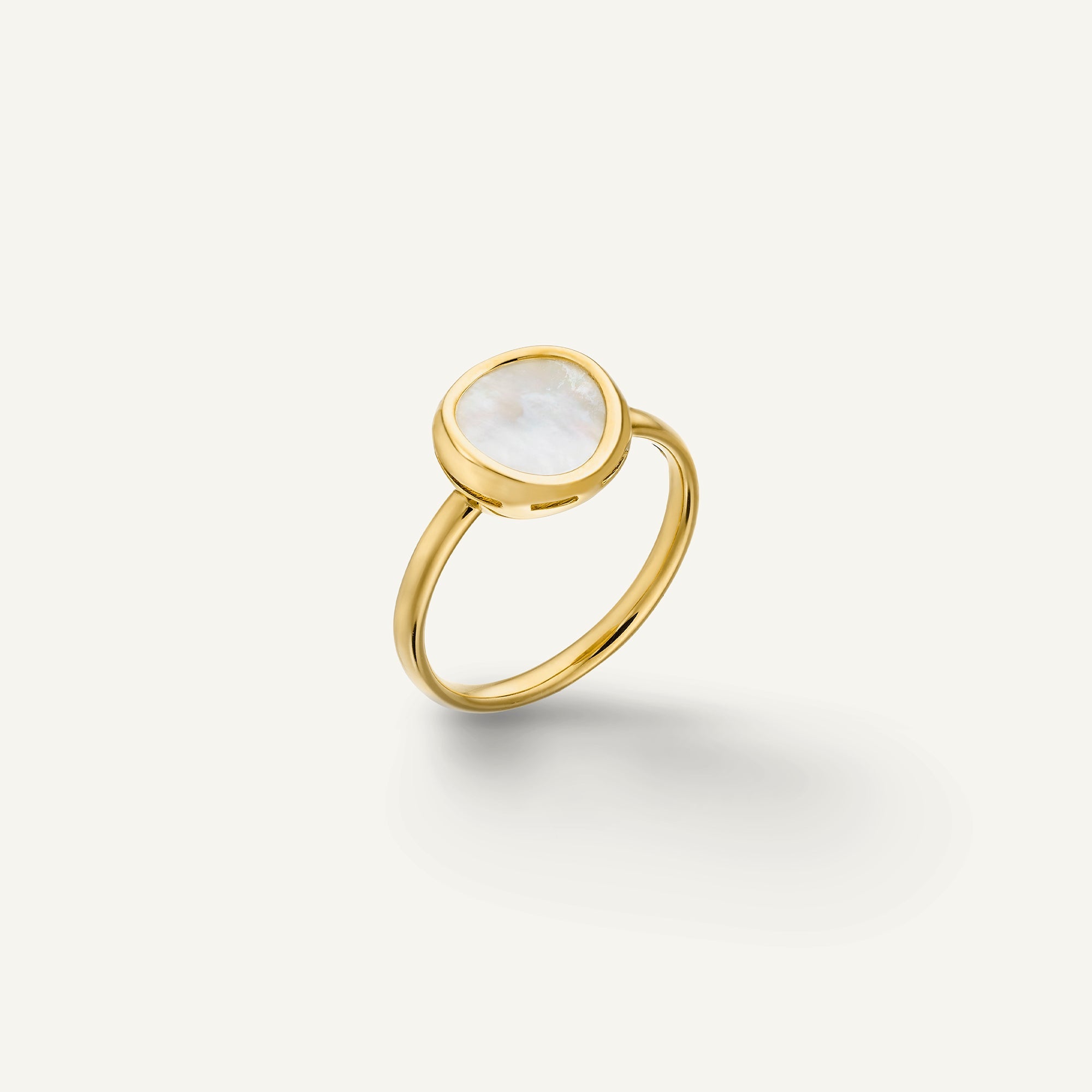 Anello in oro con madreperla
