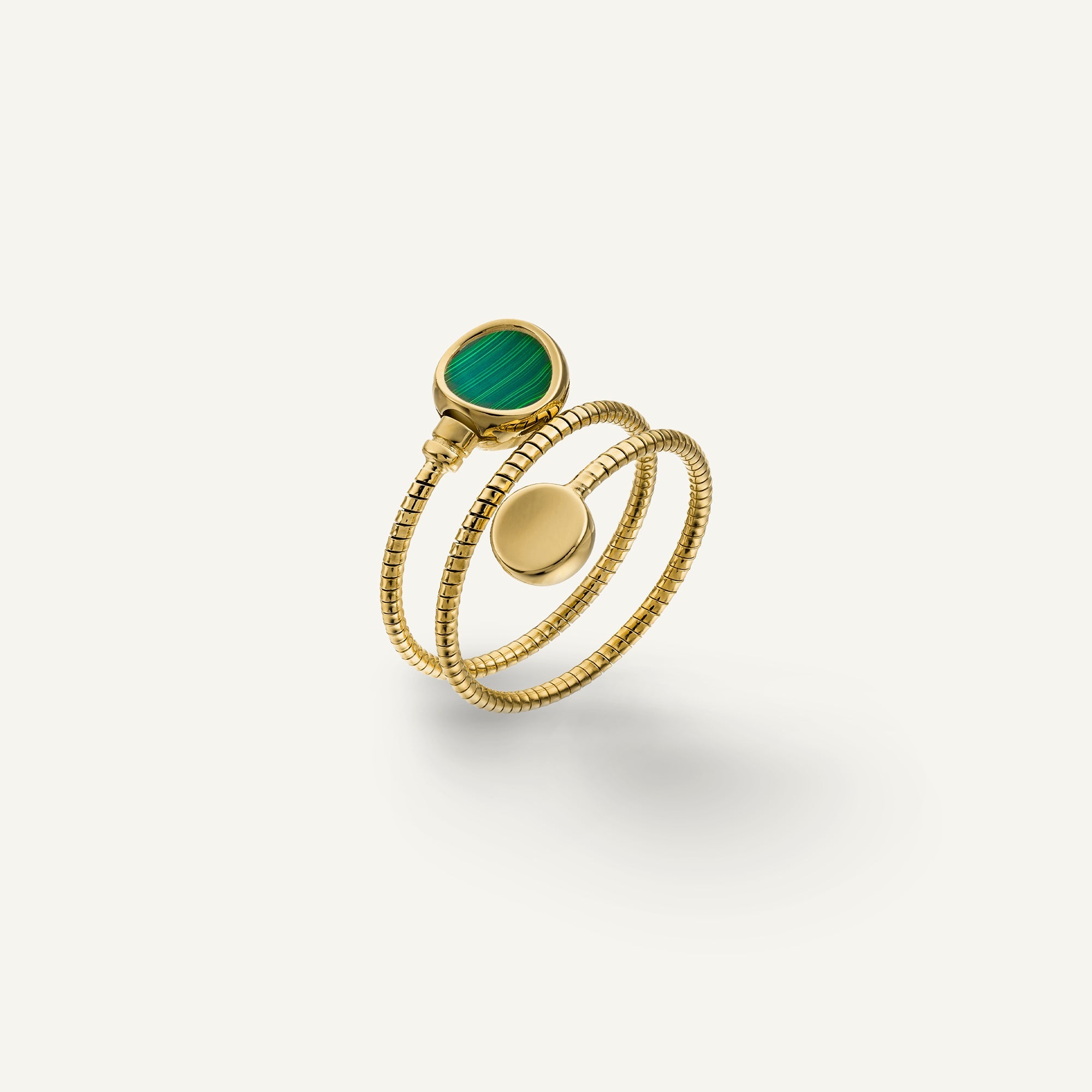 Anello in oro con madreperla