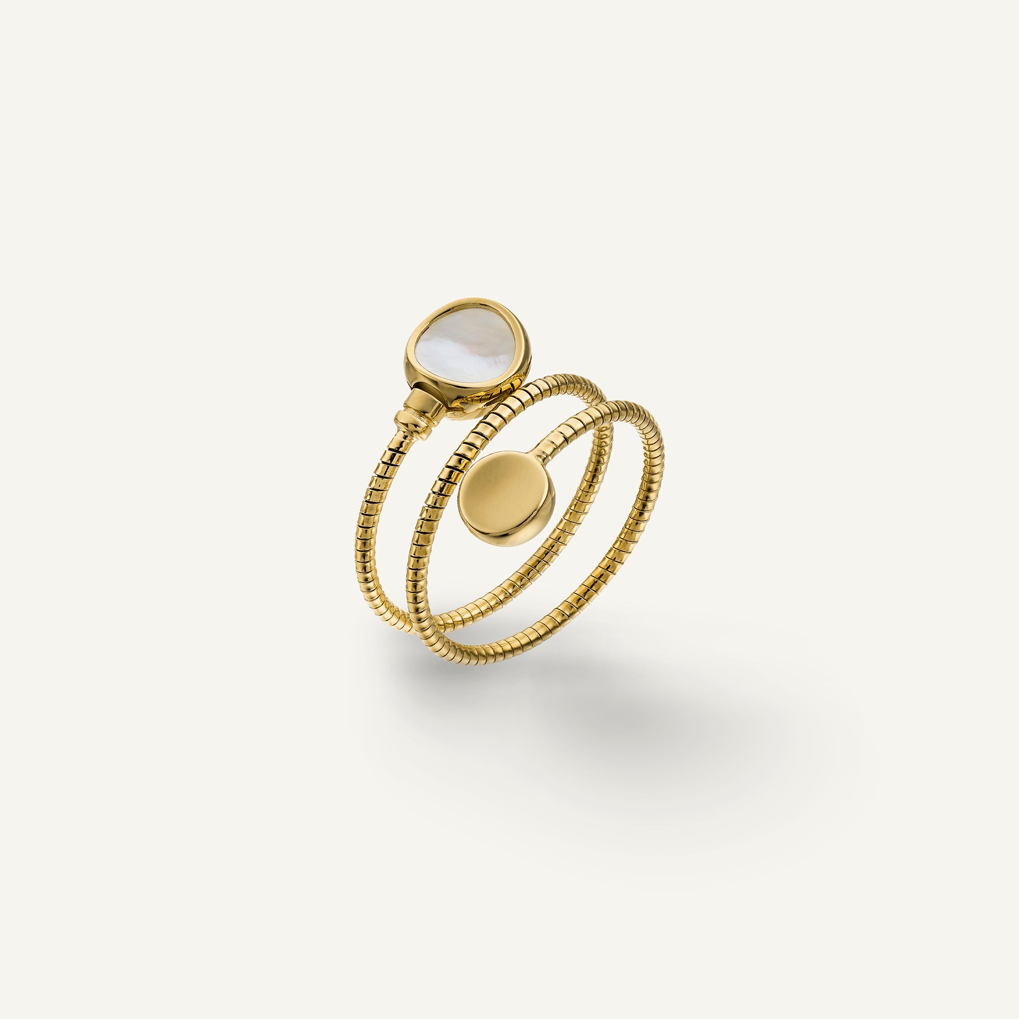 Anello in oro con madreperla