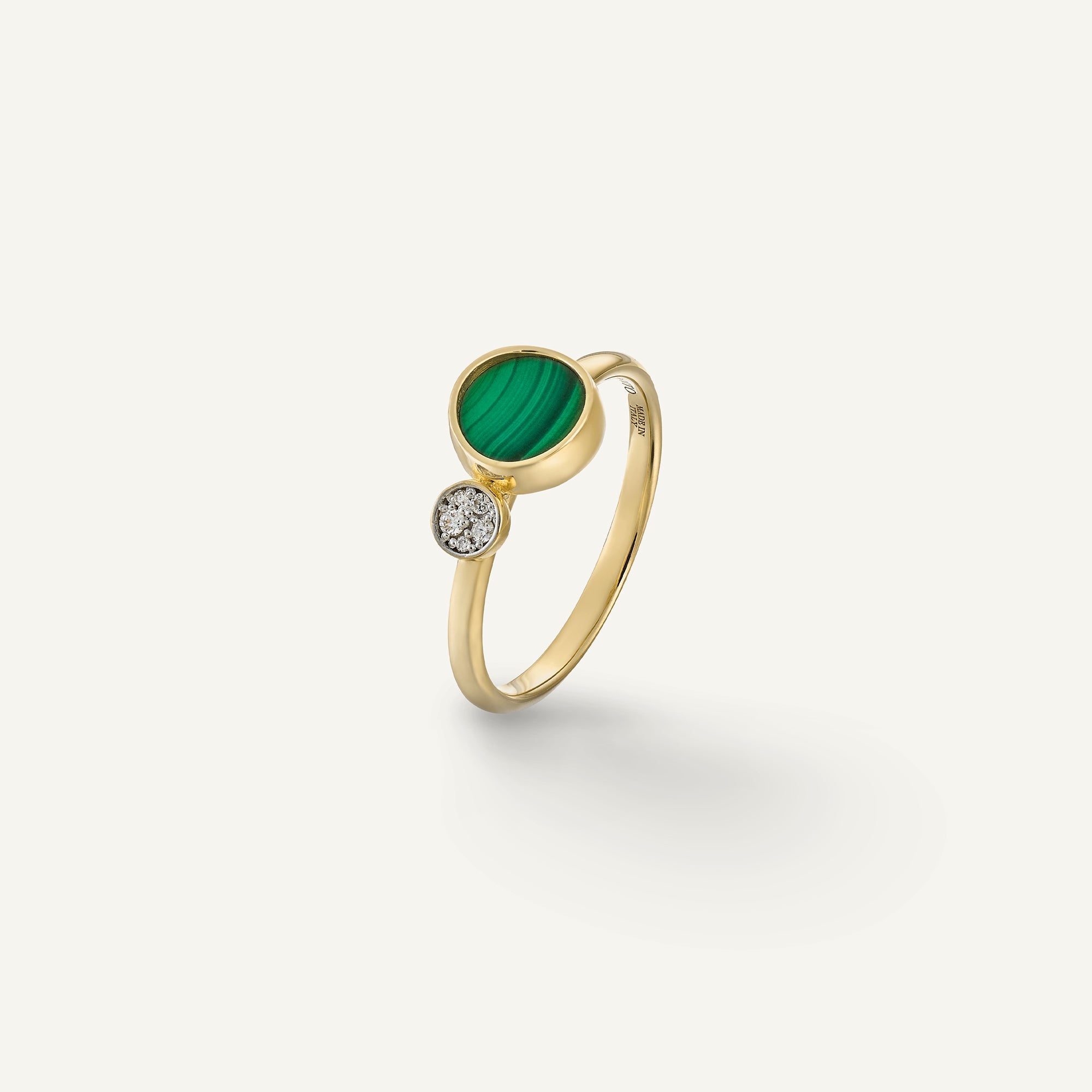 Anello in oro con madreperla e diamanti