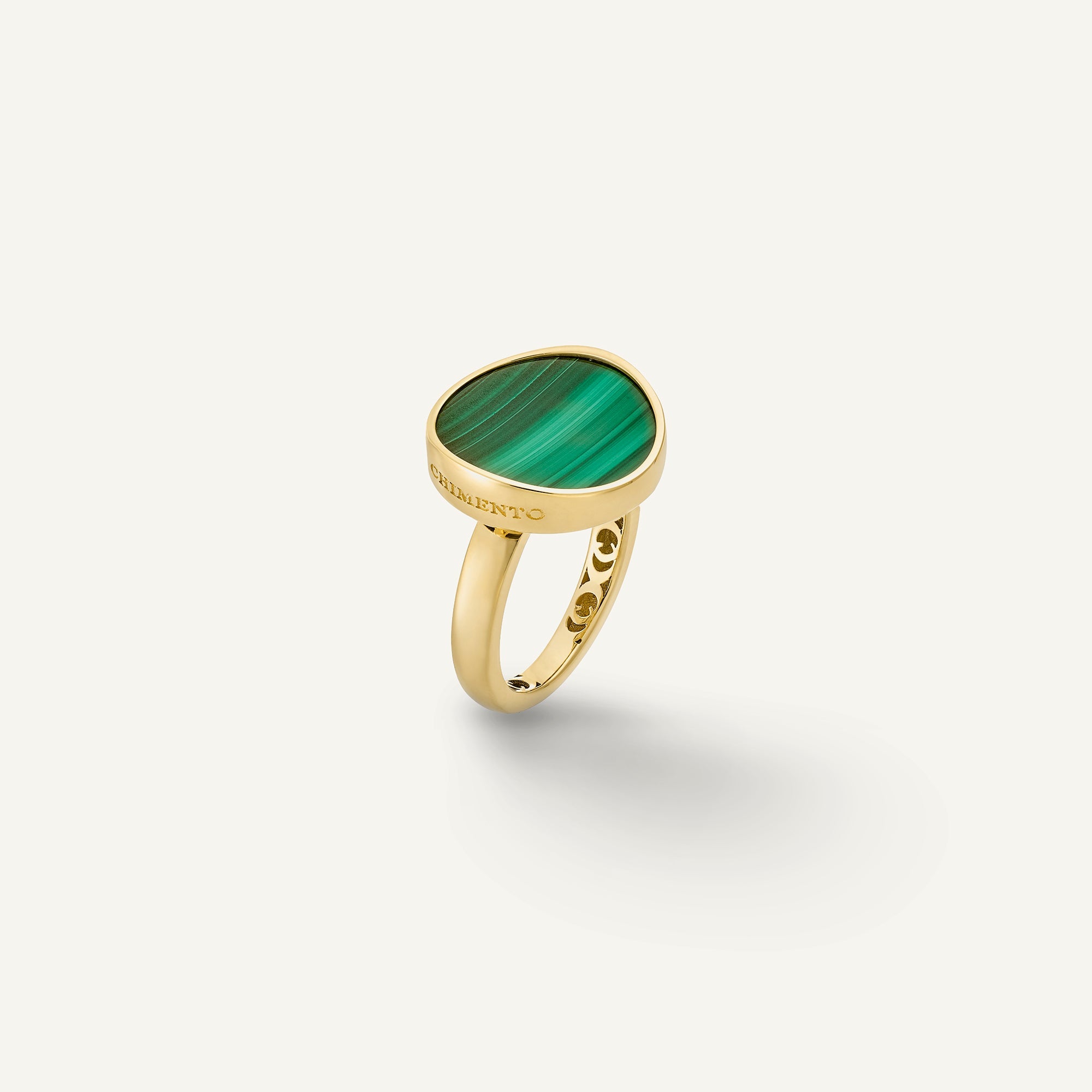 Anello in oro con madreperla