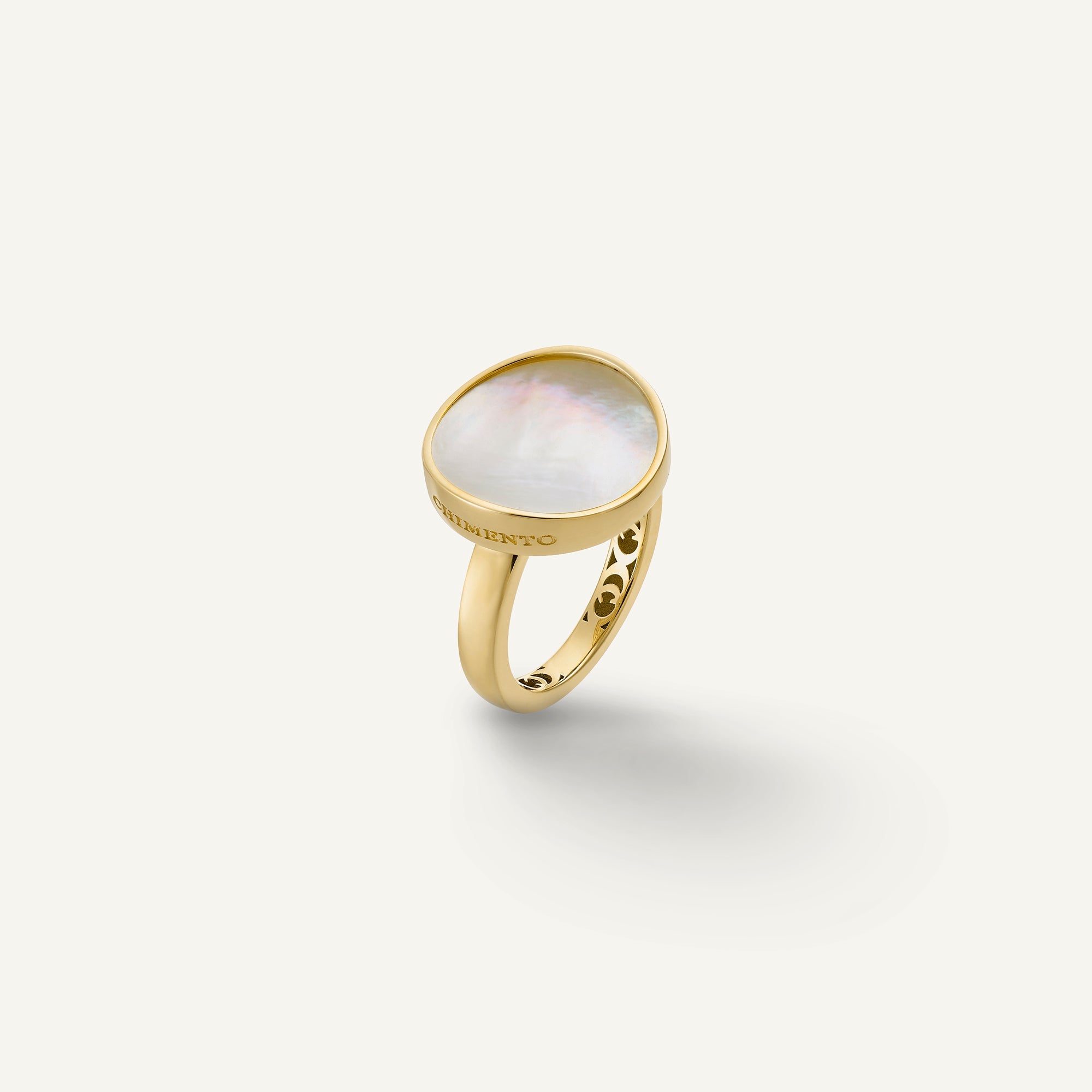 Anello in oro con madreperla