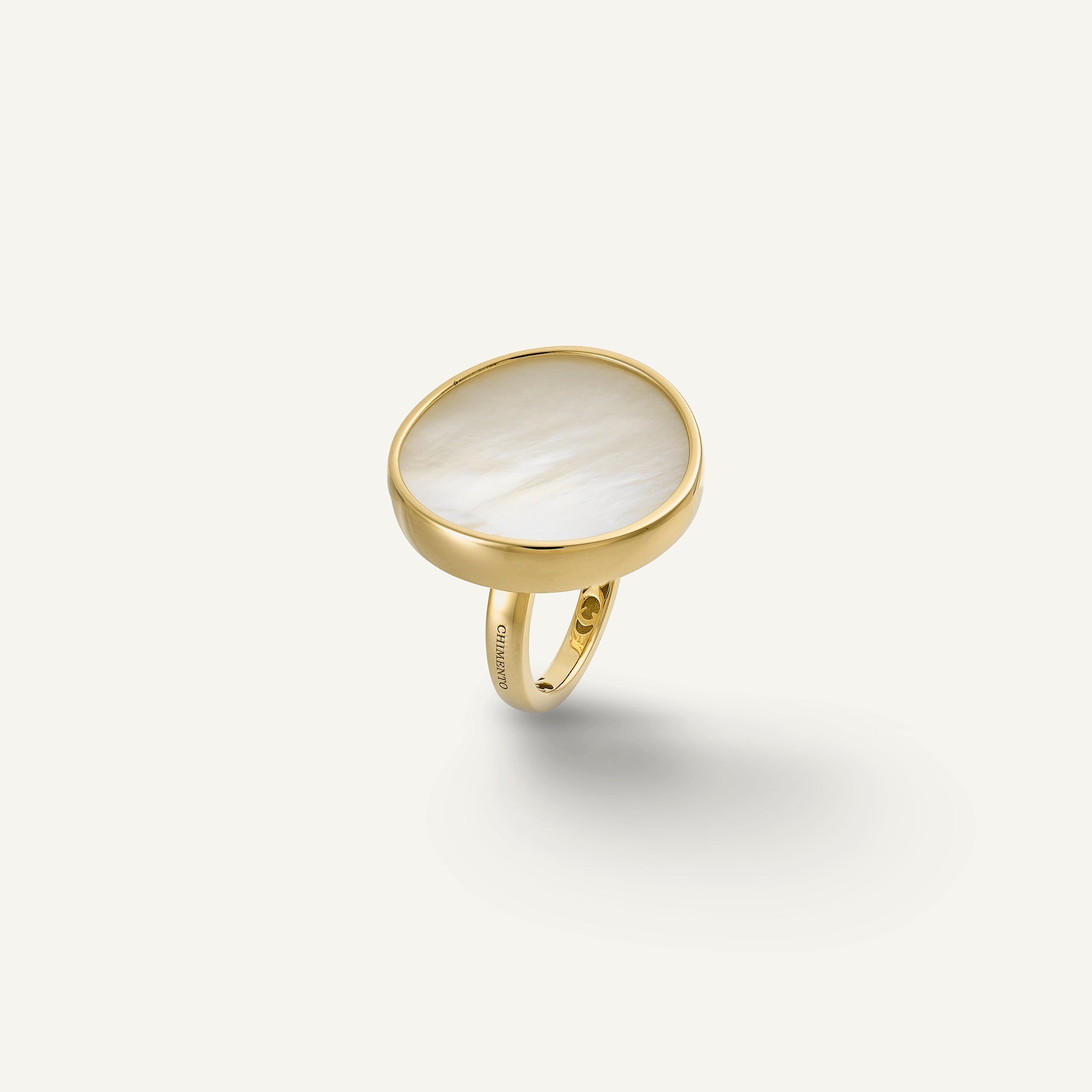 Anello in oro con madreperla