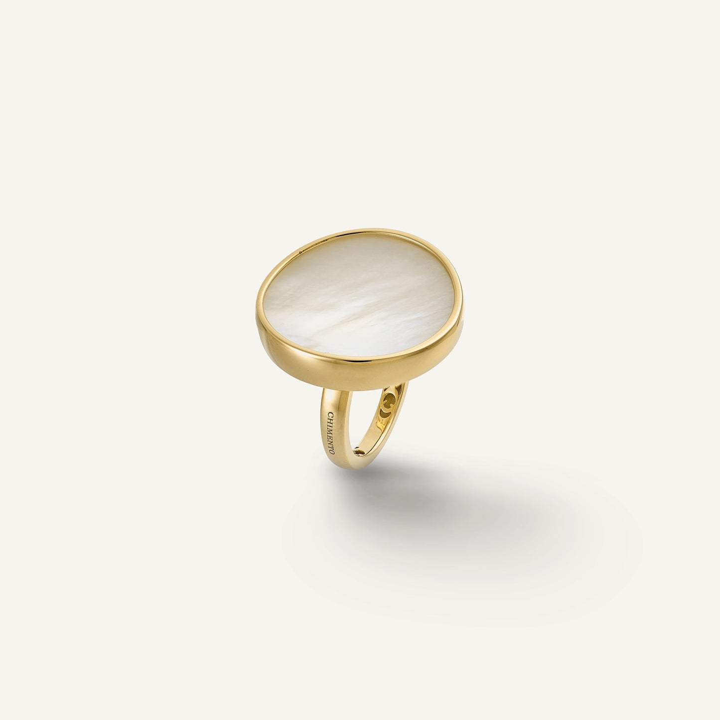 Anello in oro con madreperla
