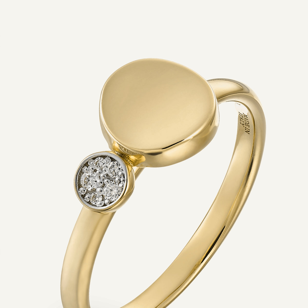 Gold ring with diamonds