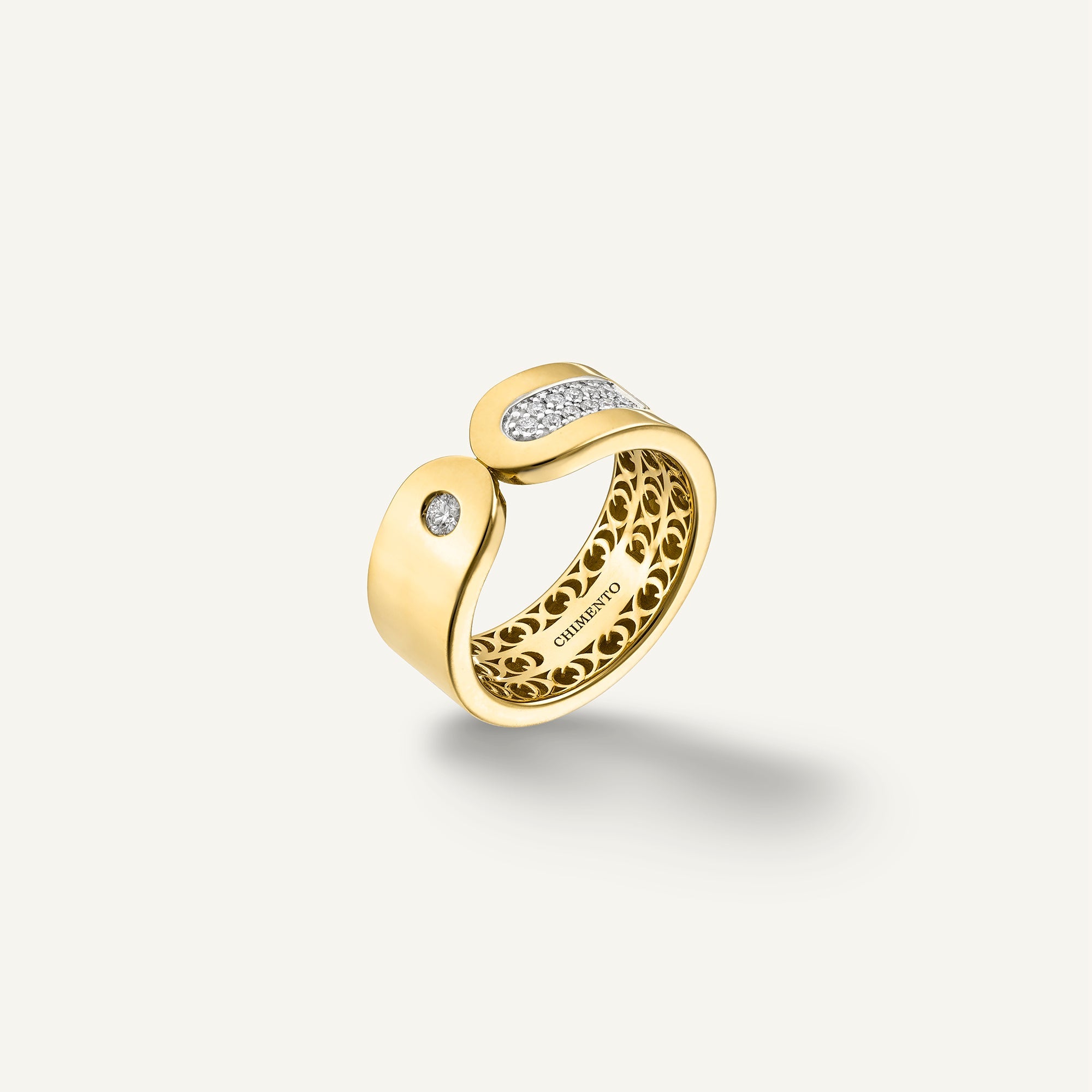 Gold ring with diamonds