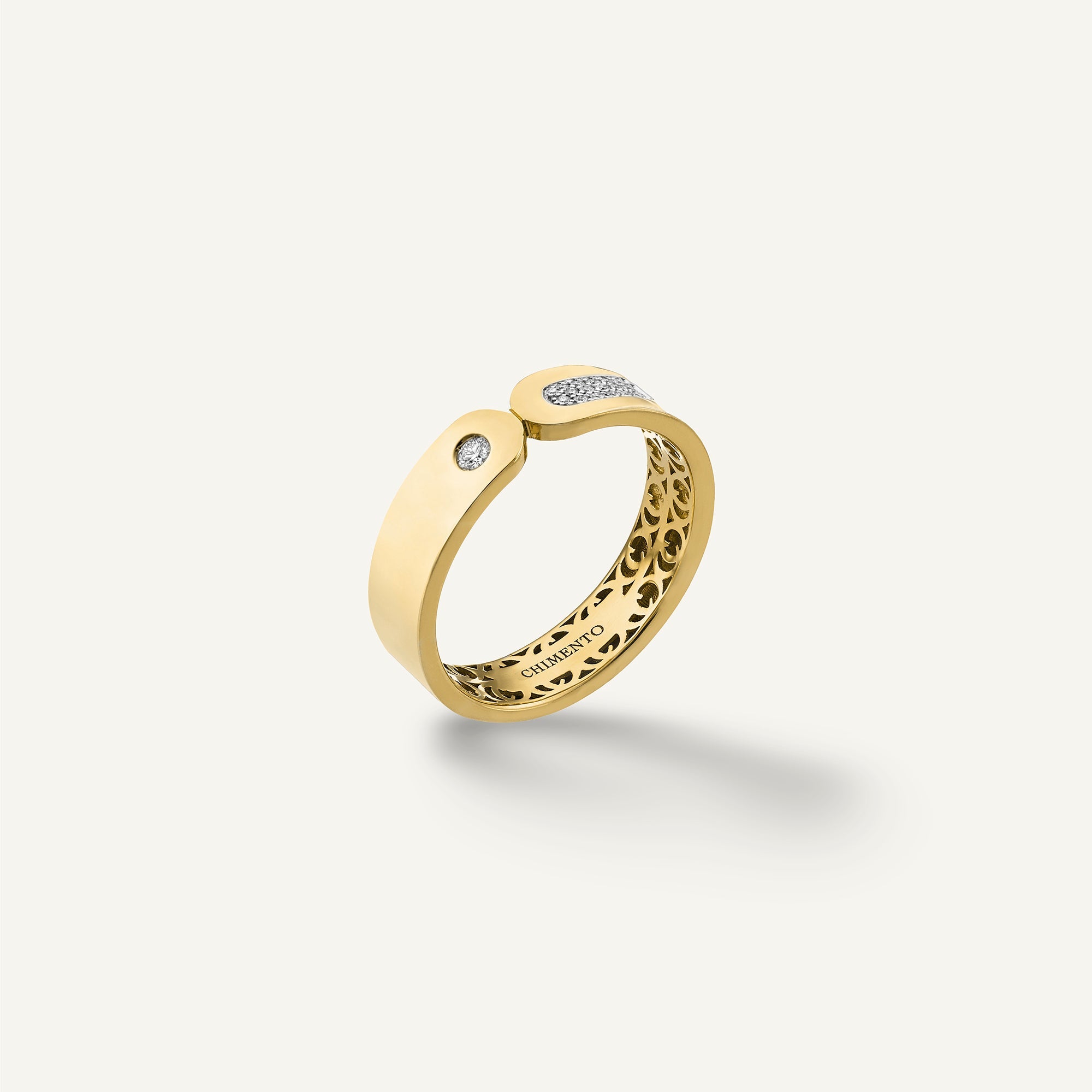 Gold ring with diamonds