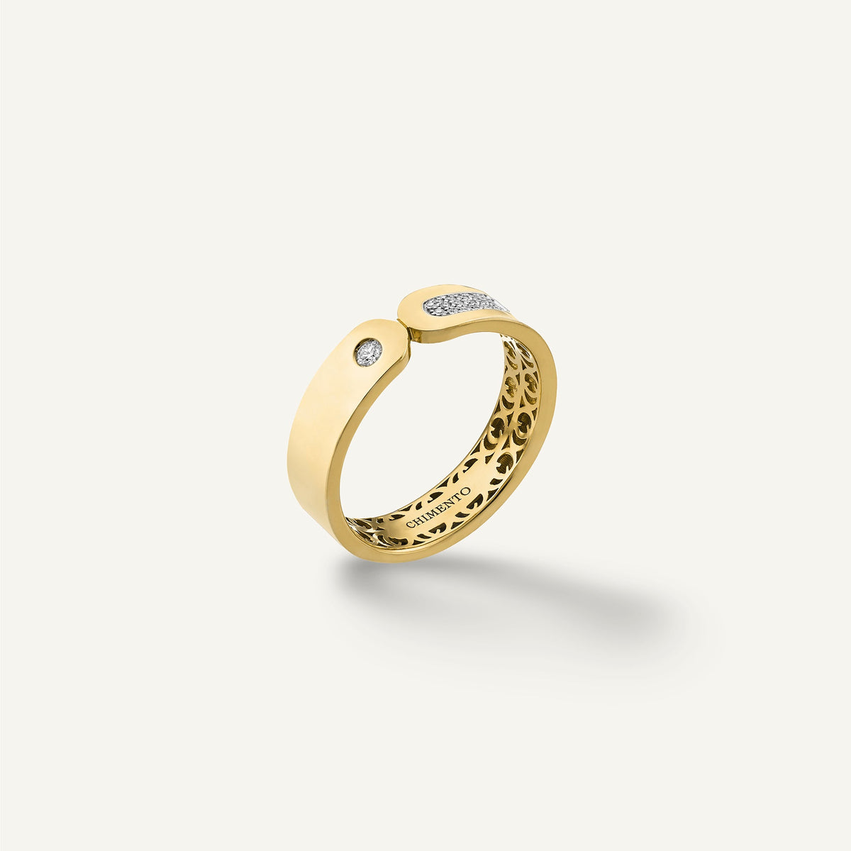Gold ring with diamonds