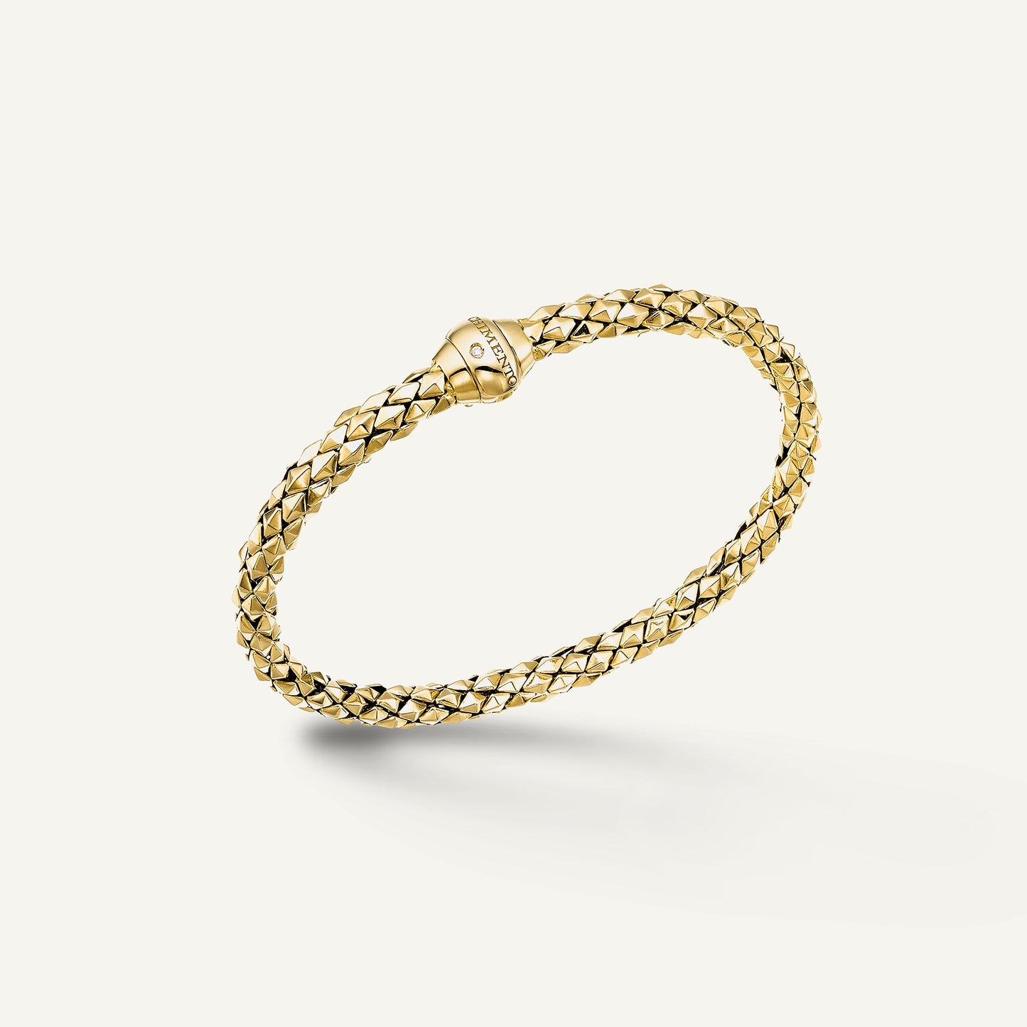 Gold flexible bracelet with diamonds