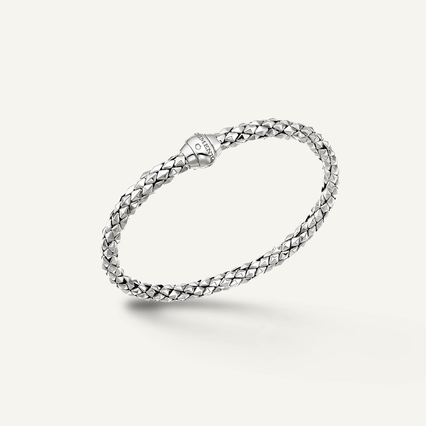 Gold flexible bracelet with diamonds