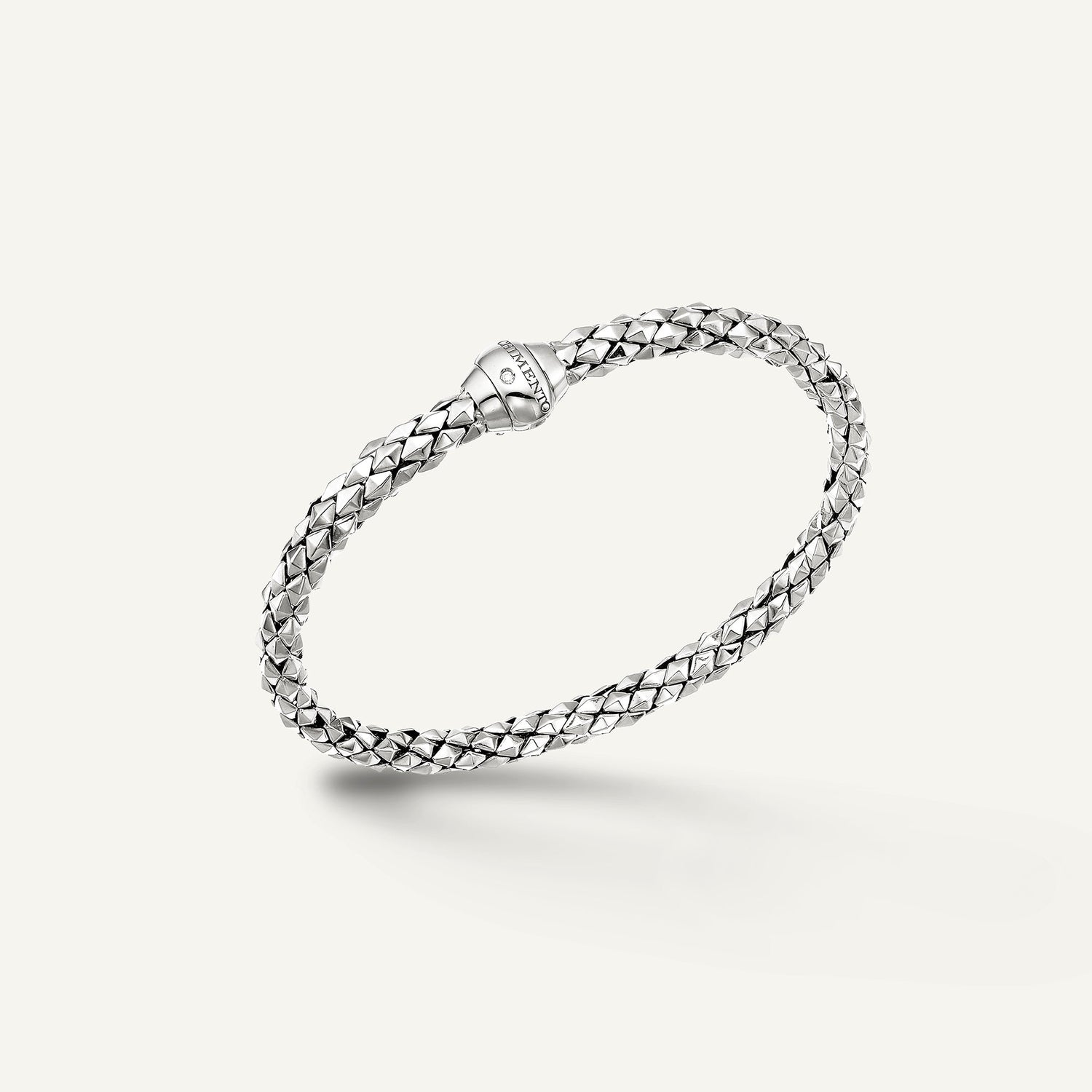 Gold flexible bracelet with diamonds