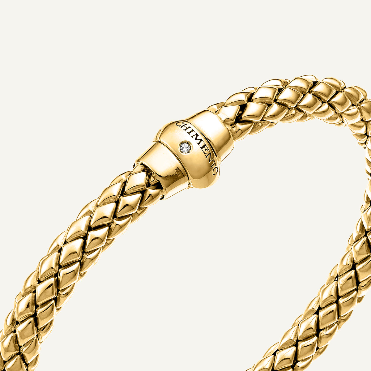 Gold flexible bracelet with diamonds