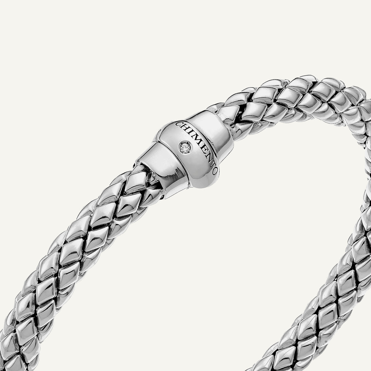 Gold flexible bracelet with diamonds
