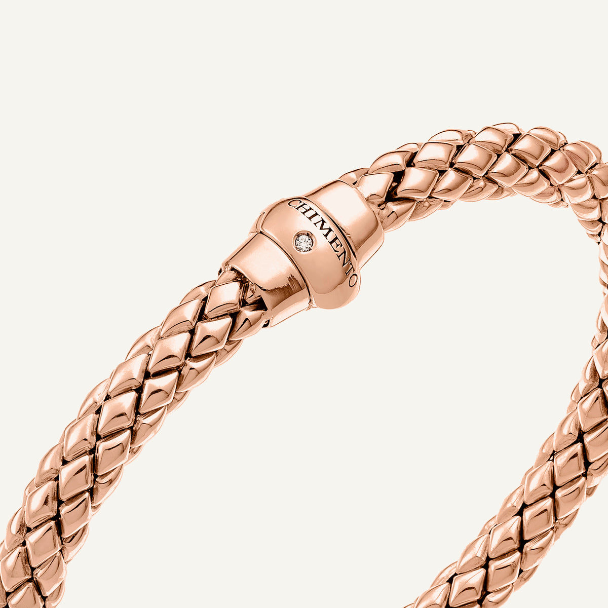 Gold flexible bracelet with diamonds