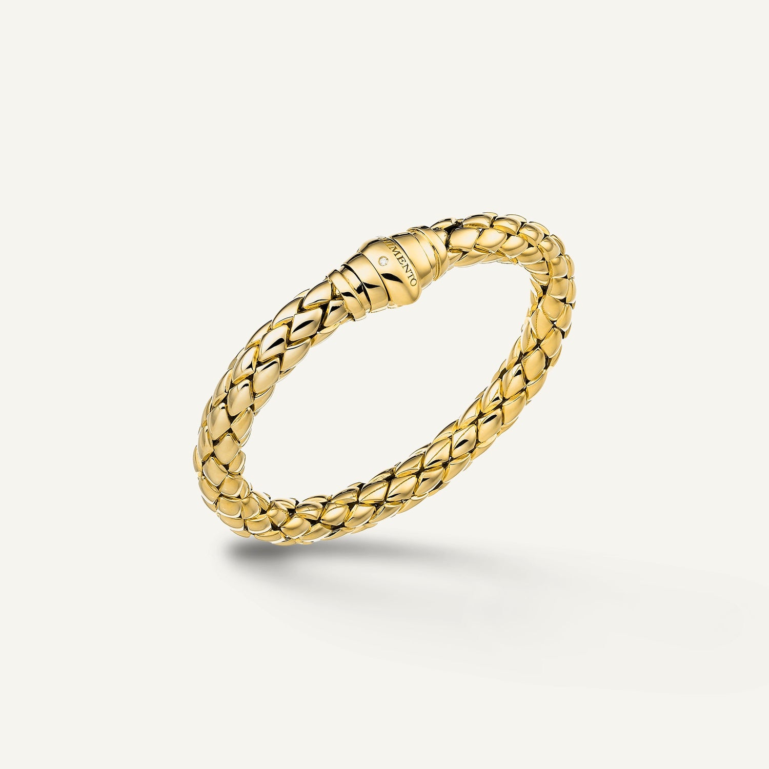 Gold flexible bracelet with diamonds