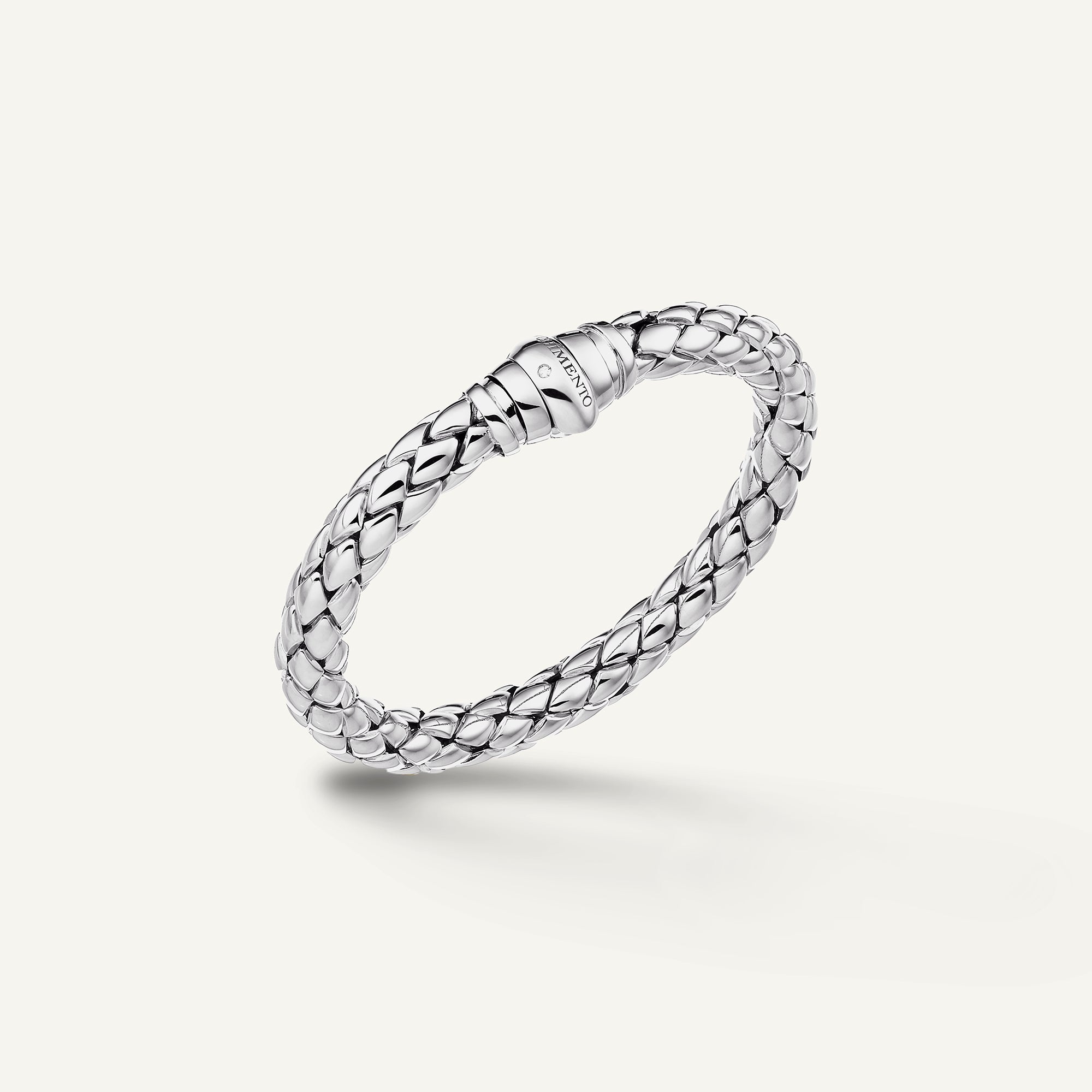 Gold flexible bracelet with diamonds