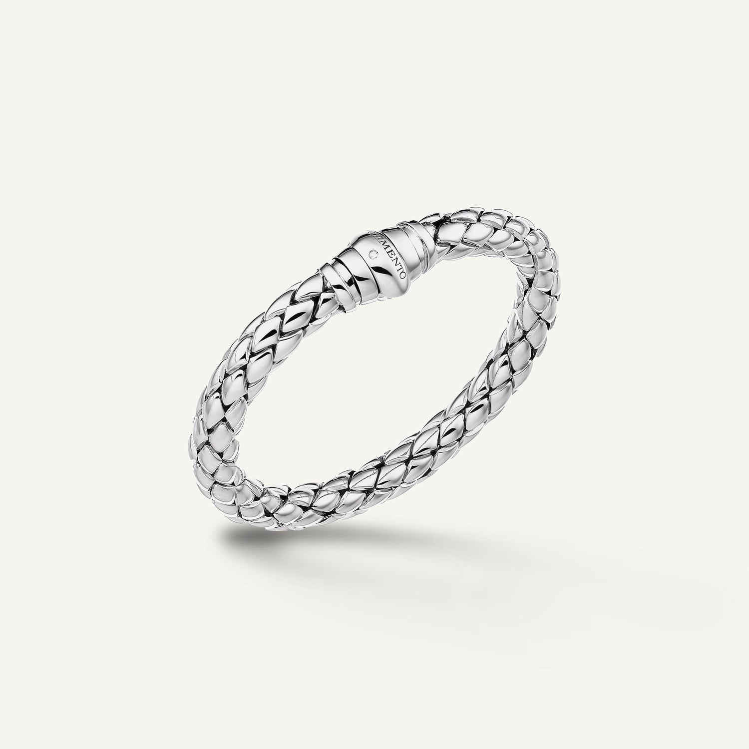 Gold flexible bracelet with diamonds