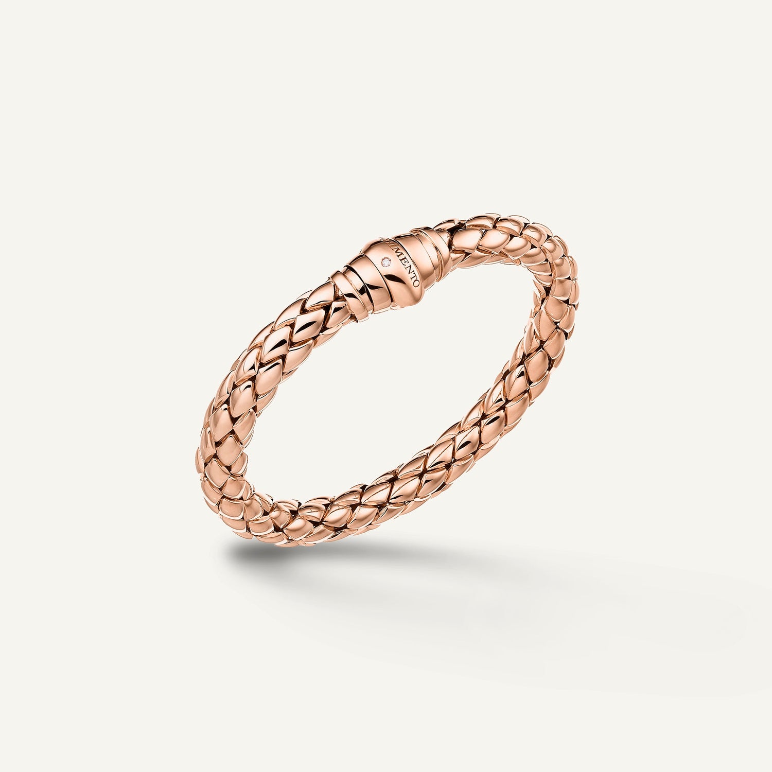 Gold flexible bracelet with diamonds