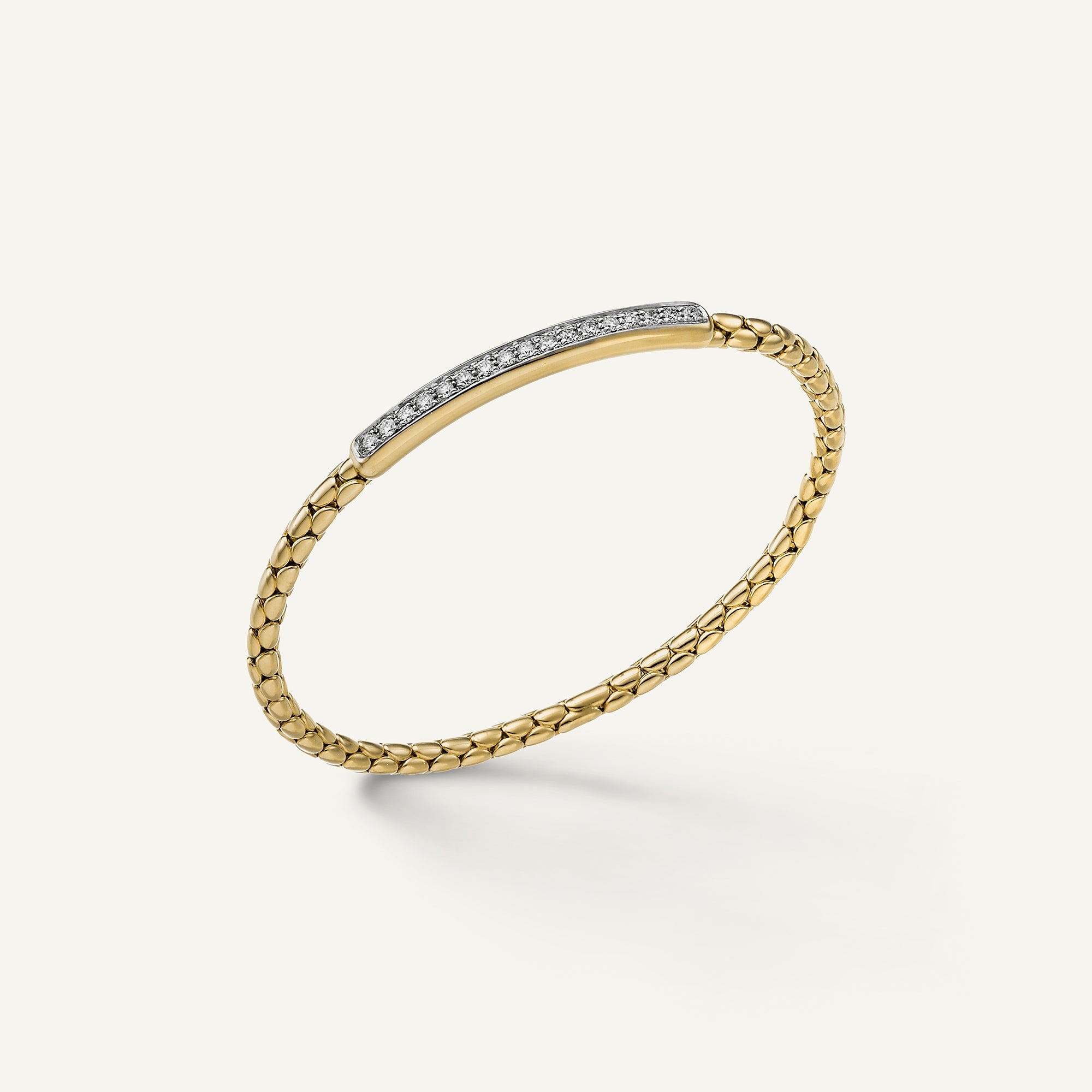 Gold flexible bracelet with diamonds