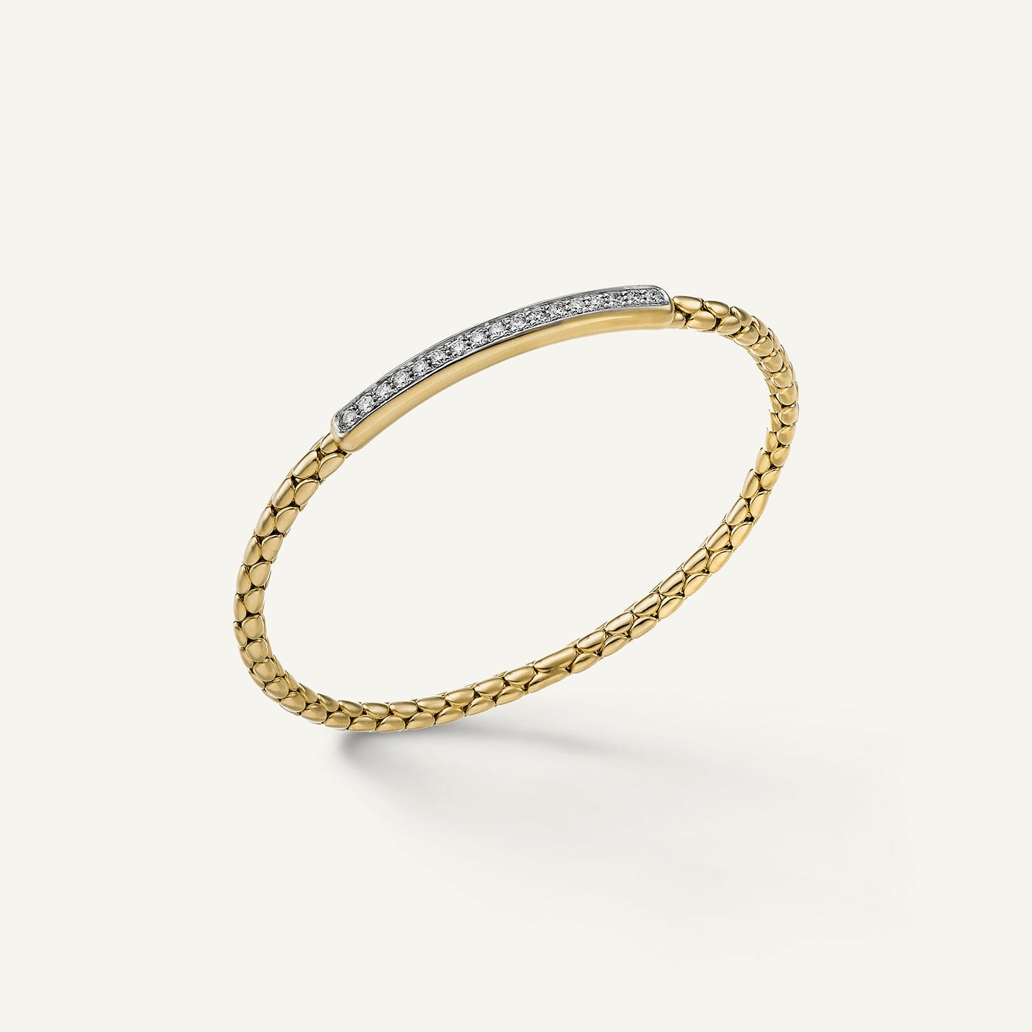 Gold flexible bracelet with diamonds