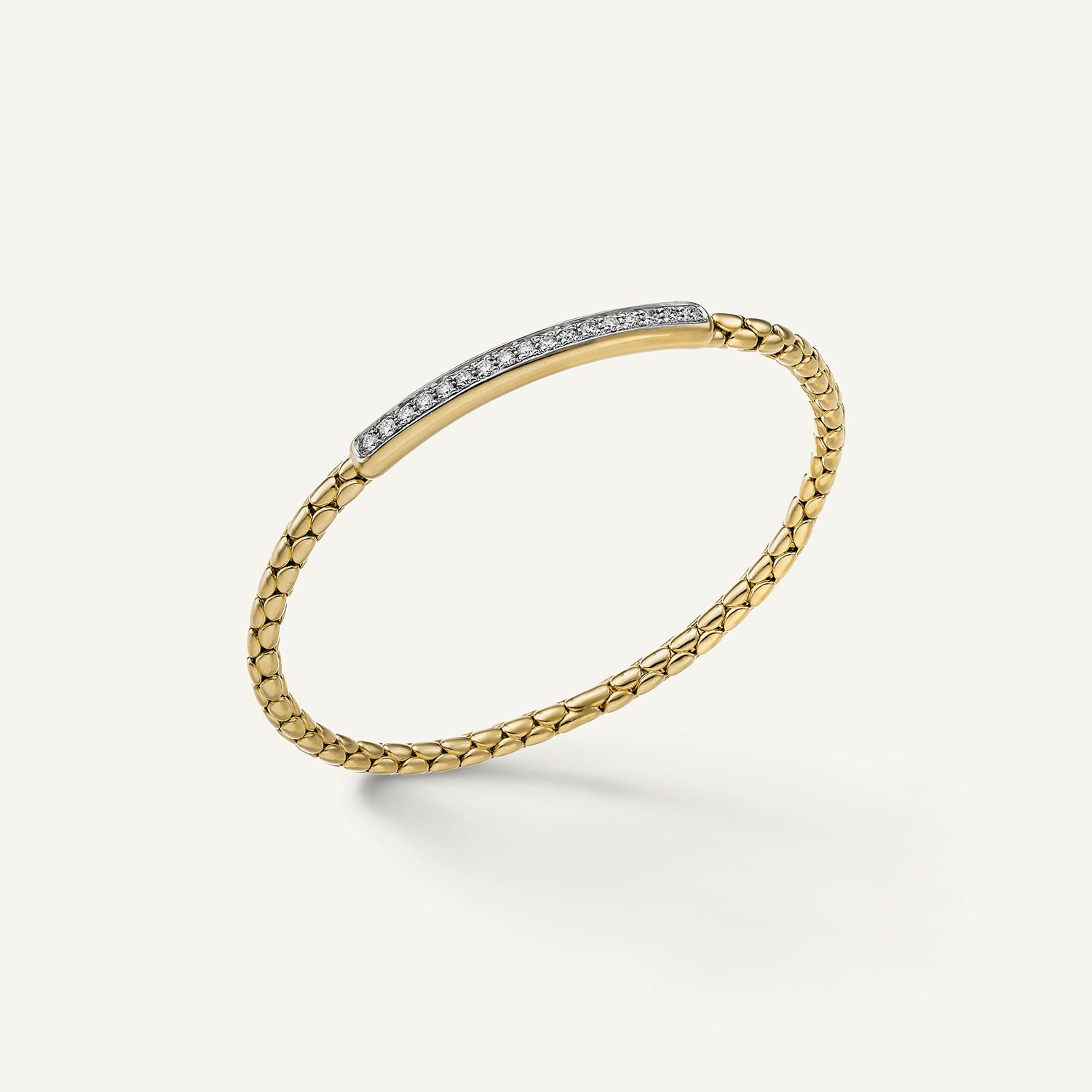 Gold flexible bracelet with diamonds