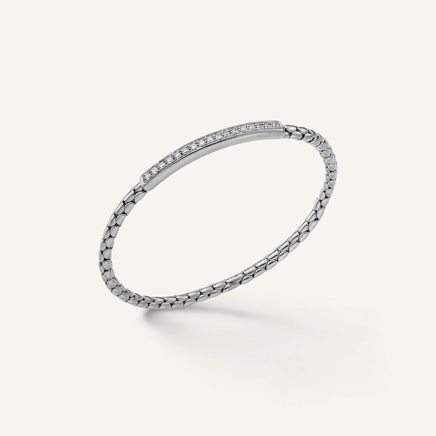 Gold flexible bracelet with diamonds