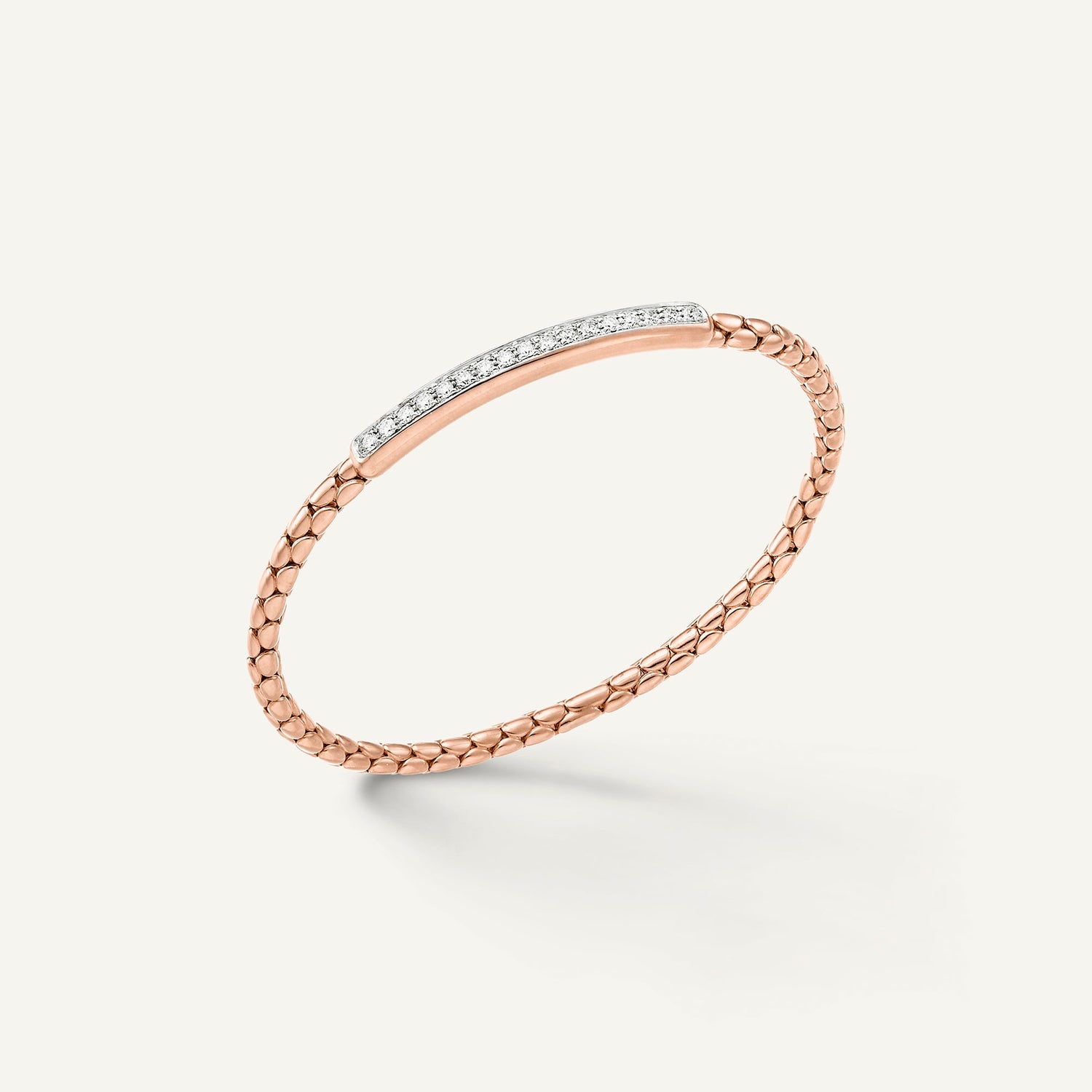 Gold flexible bracelet with diamonds