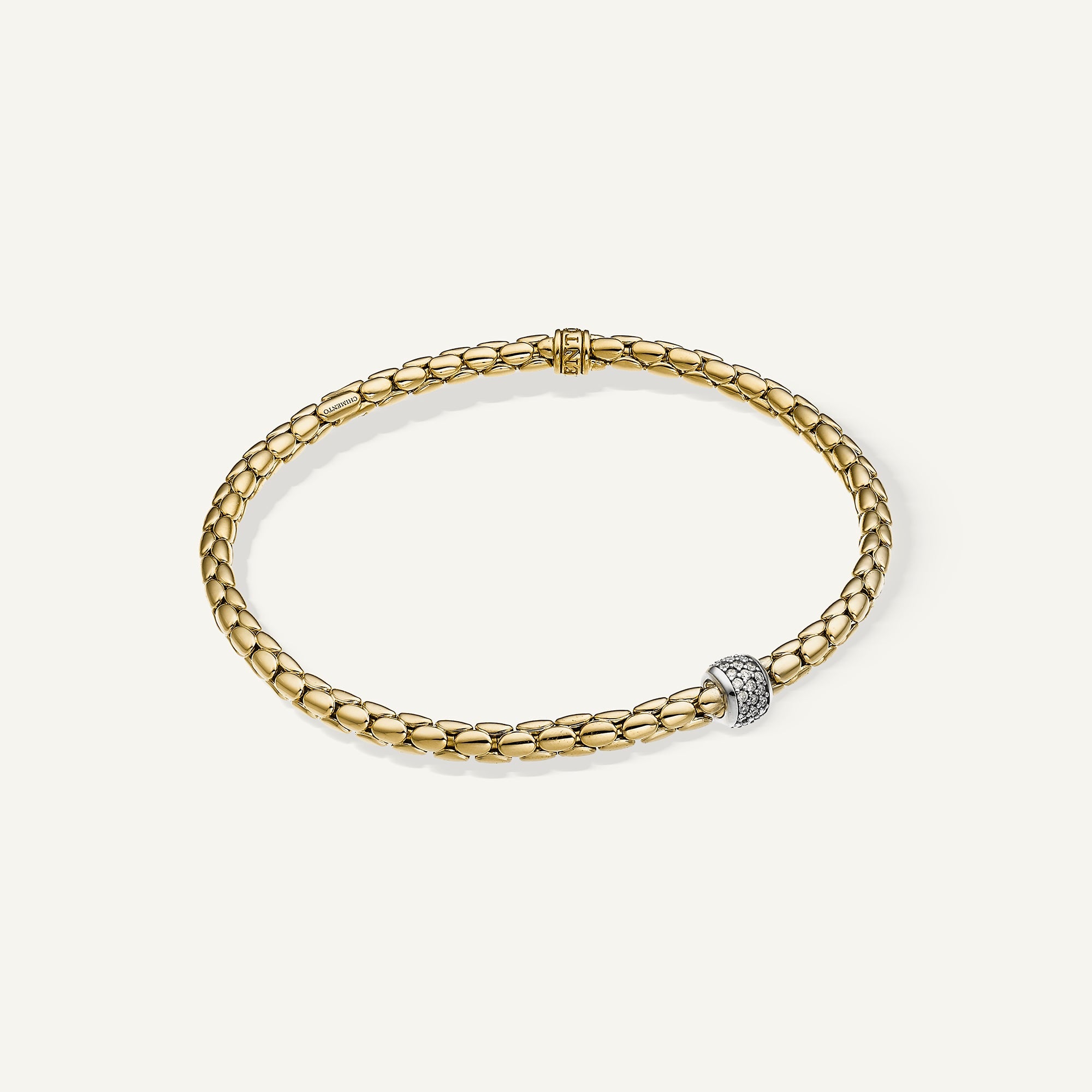 Gold flexible bracelet with diamonds