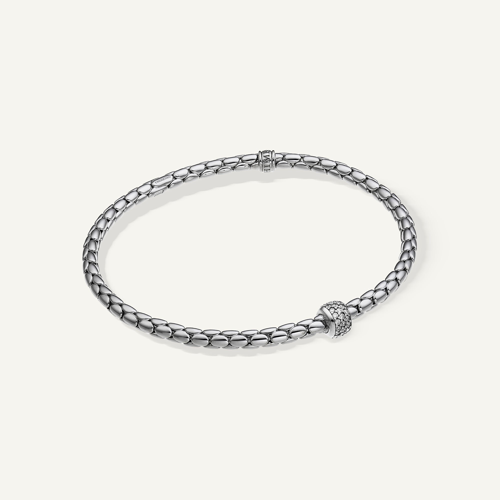 Gold flexible bracelet with diamonds