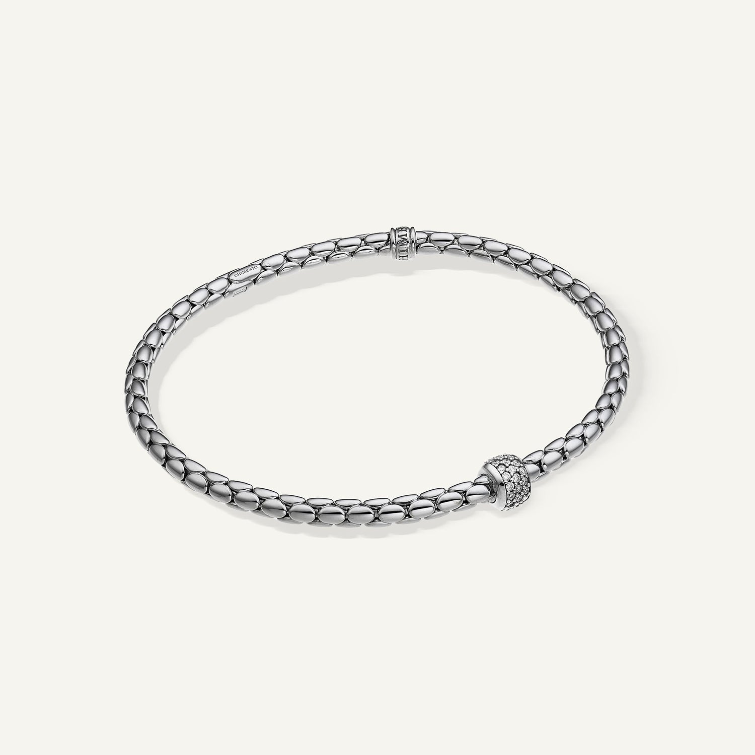 Gold flexible bracelet with diamonds