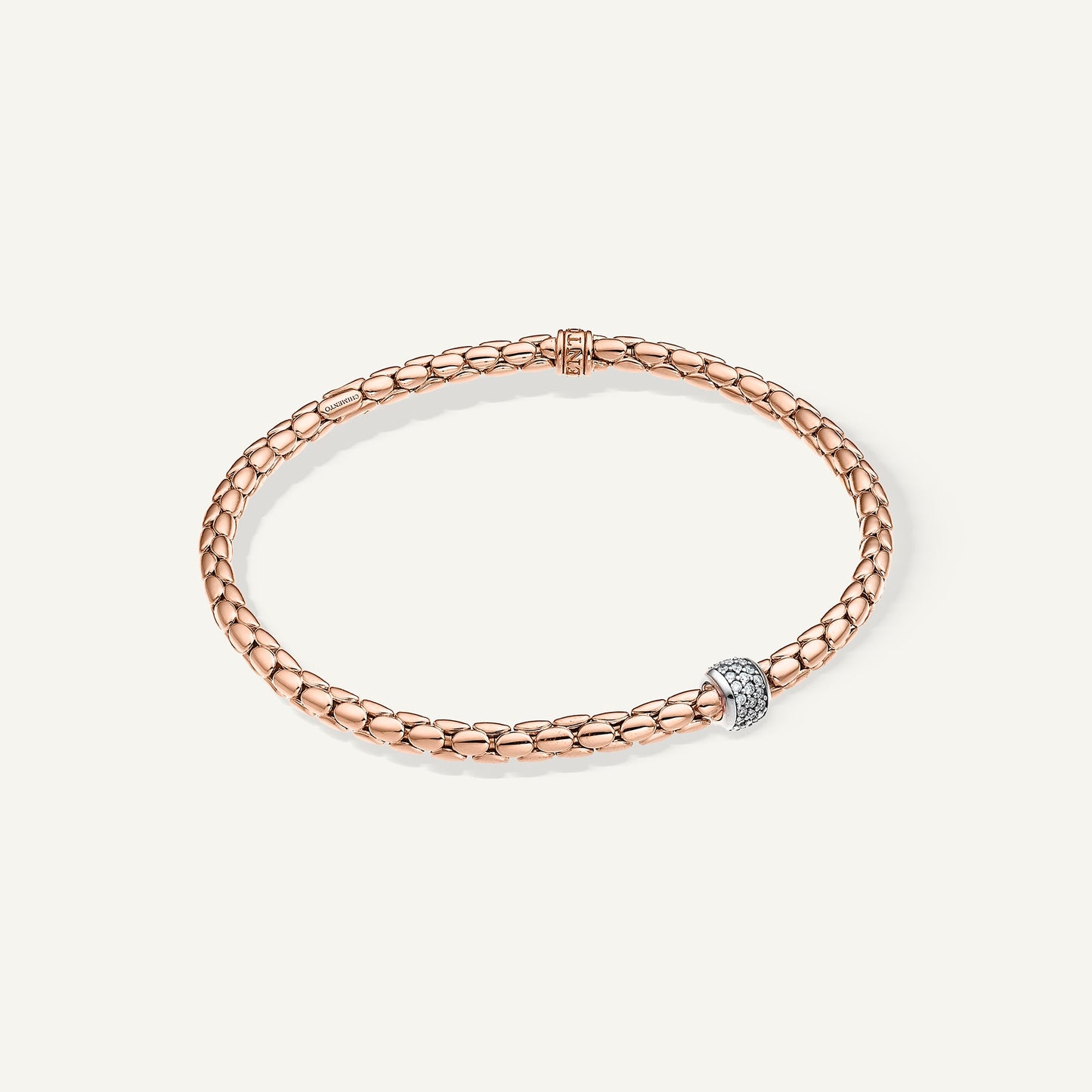 Gold flexible bracelet with diamonds