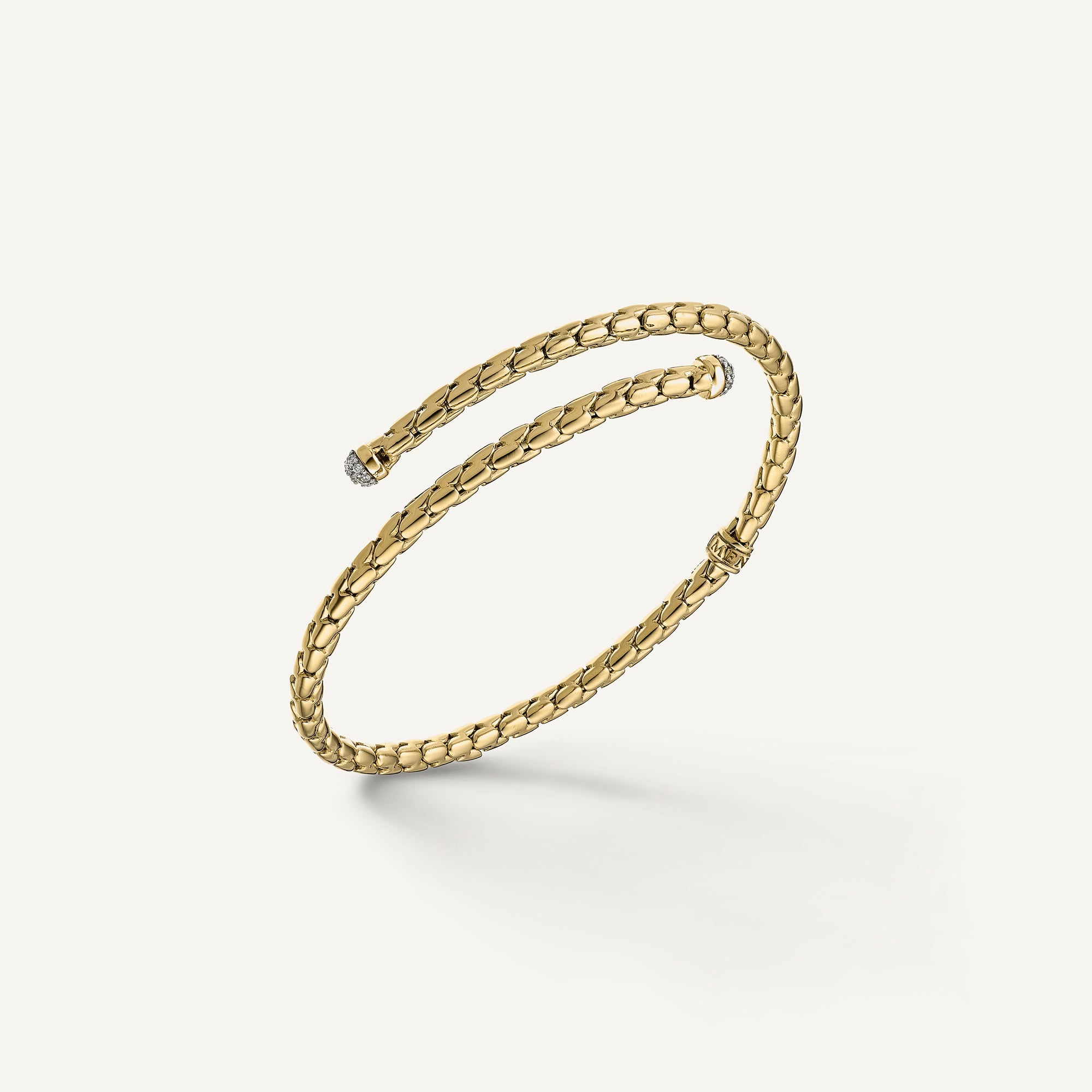 Gold flexible bracelet with diamonds