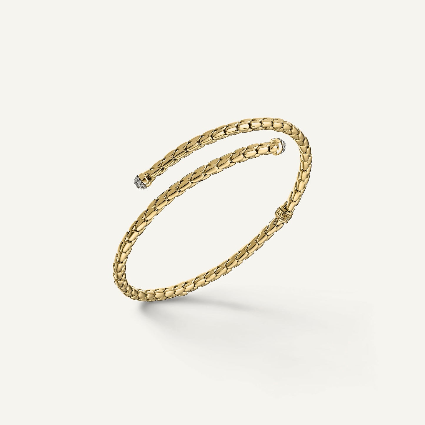 Gold flexible bracelet with diamonds