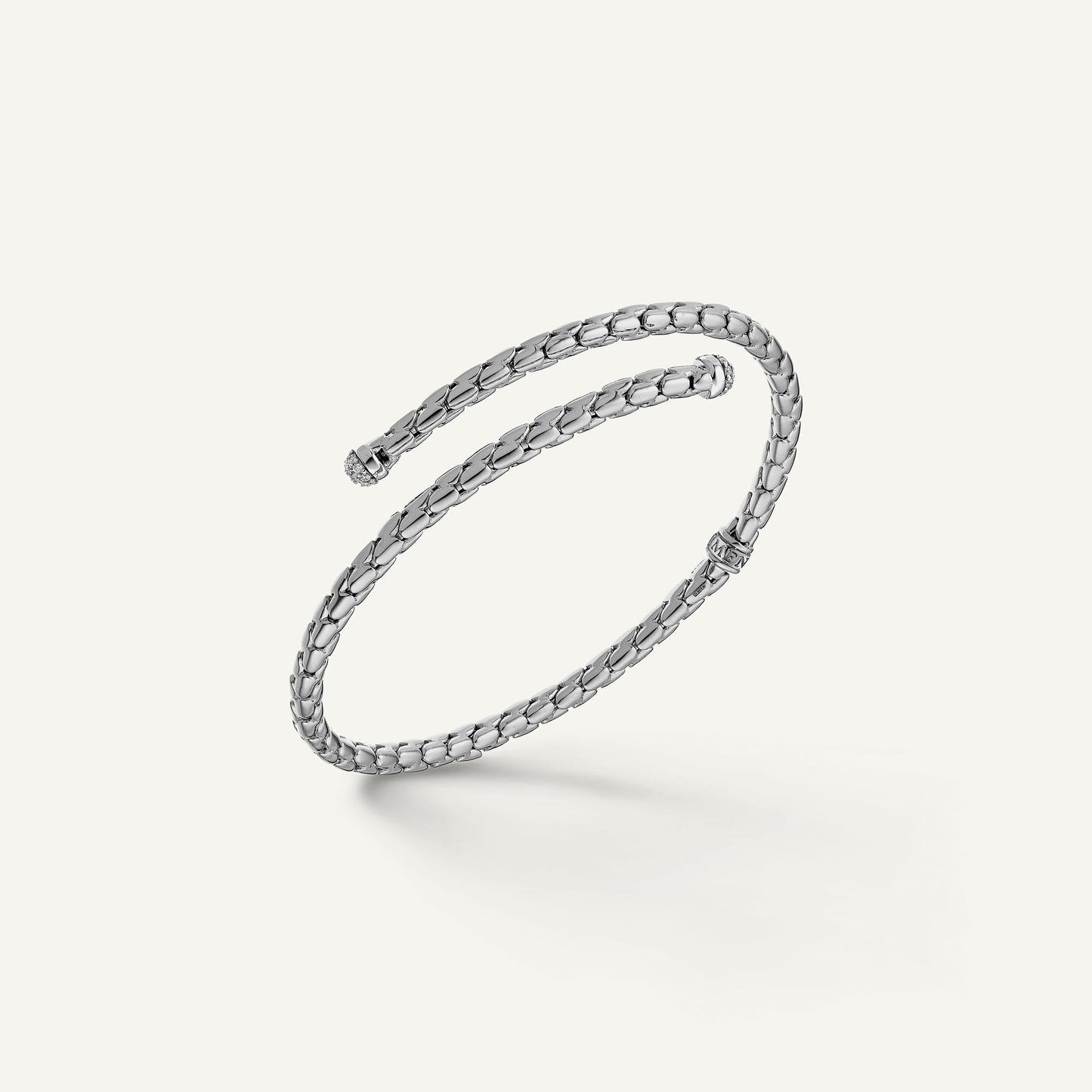 Gold flexible bracelet with diamonds